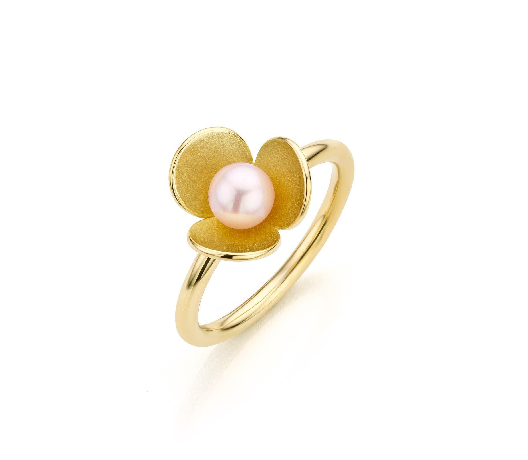 Romantic 18 karat yellow gold pearl flower ring For Sale