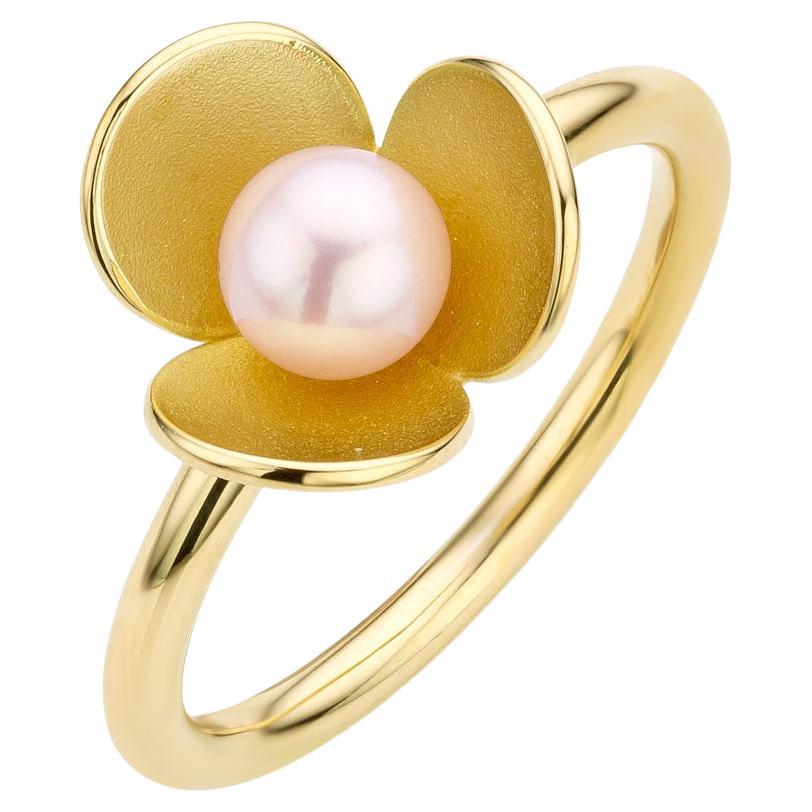 18 karat yellow gold pearl flower ring For Sale