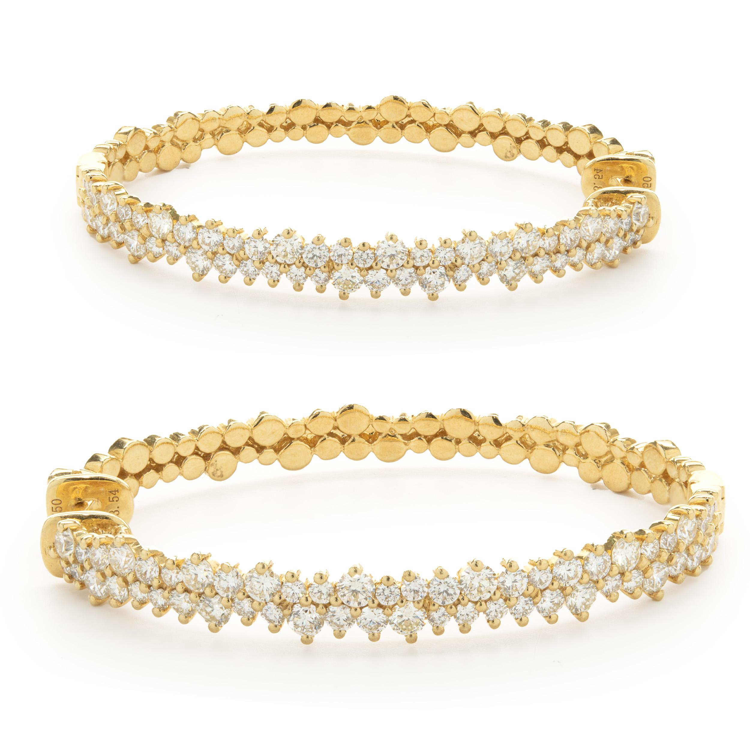 Ovale Ohrringe aus 18 Karat Gelbgold mit Diamantkugeln (Rundschliff)