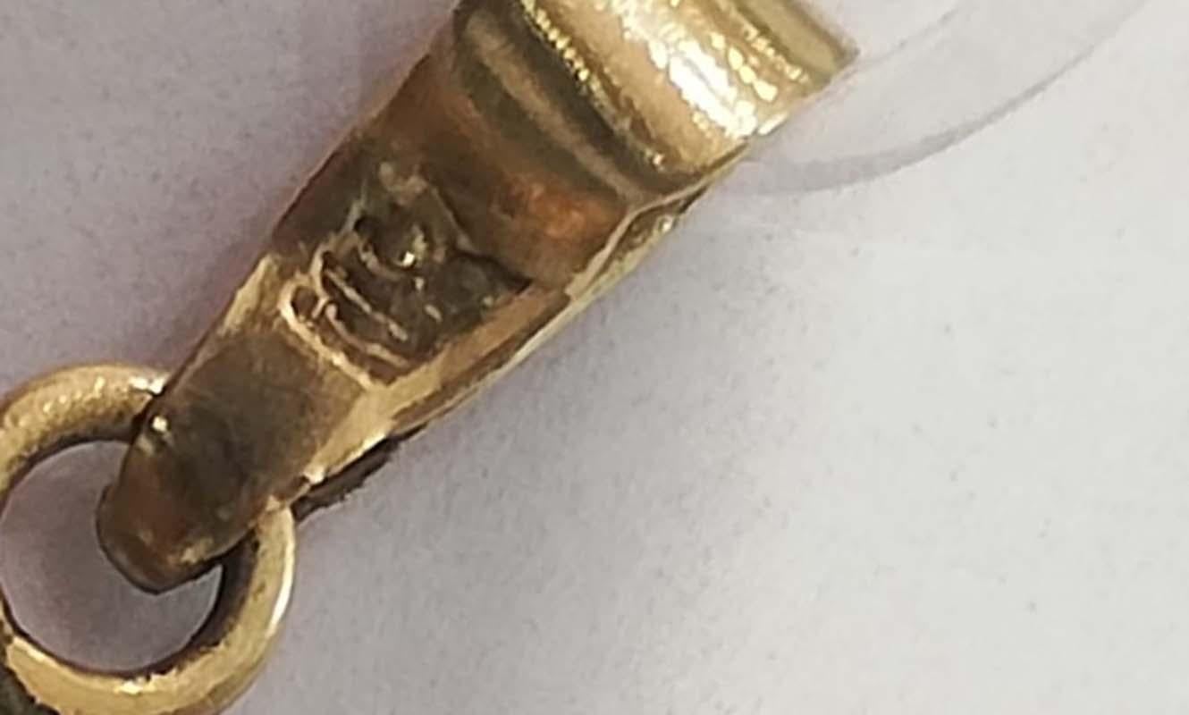18 Karat Yellow Gold Pendant. en venta 2
