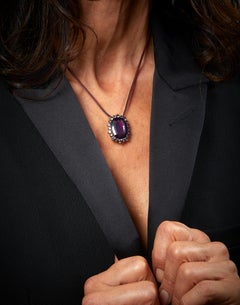 18 Karat Gelbgold Anhänger Halskette mit 16,62 Karat Amethyst und Spinellen besetzt