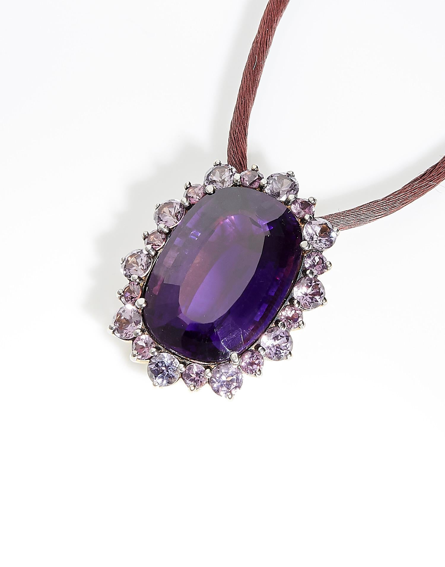 Contemporary 18 Karat Yellow Gold Pendant Necklace Set with 16.62 Carat Amethyst and Spinels For Sale