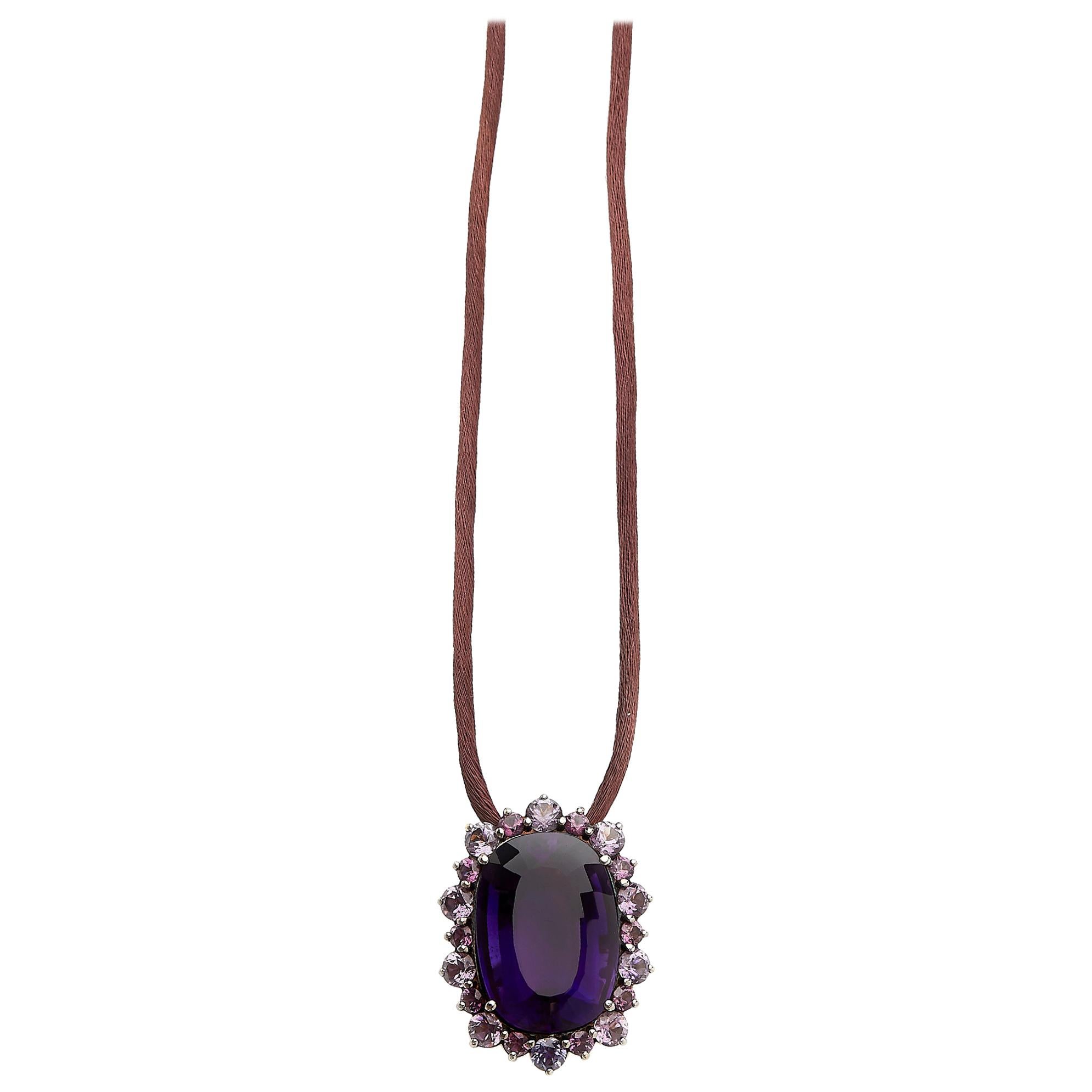 18 Karat Yellow Gold Pendant Necklace Set with 16.62 Carat Amethyst and Spinels For Sale