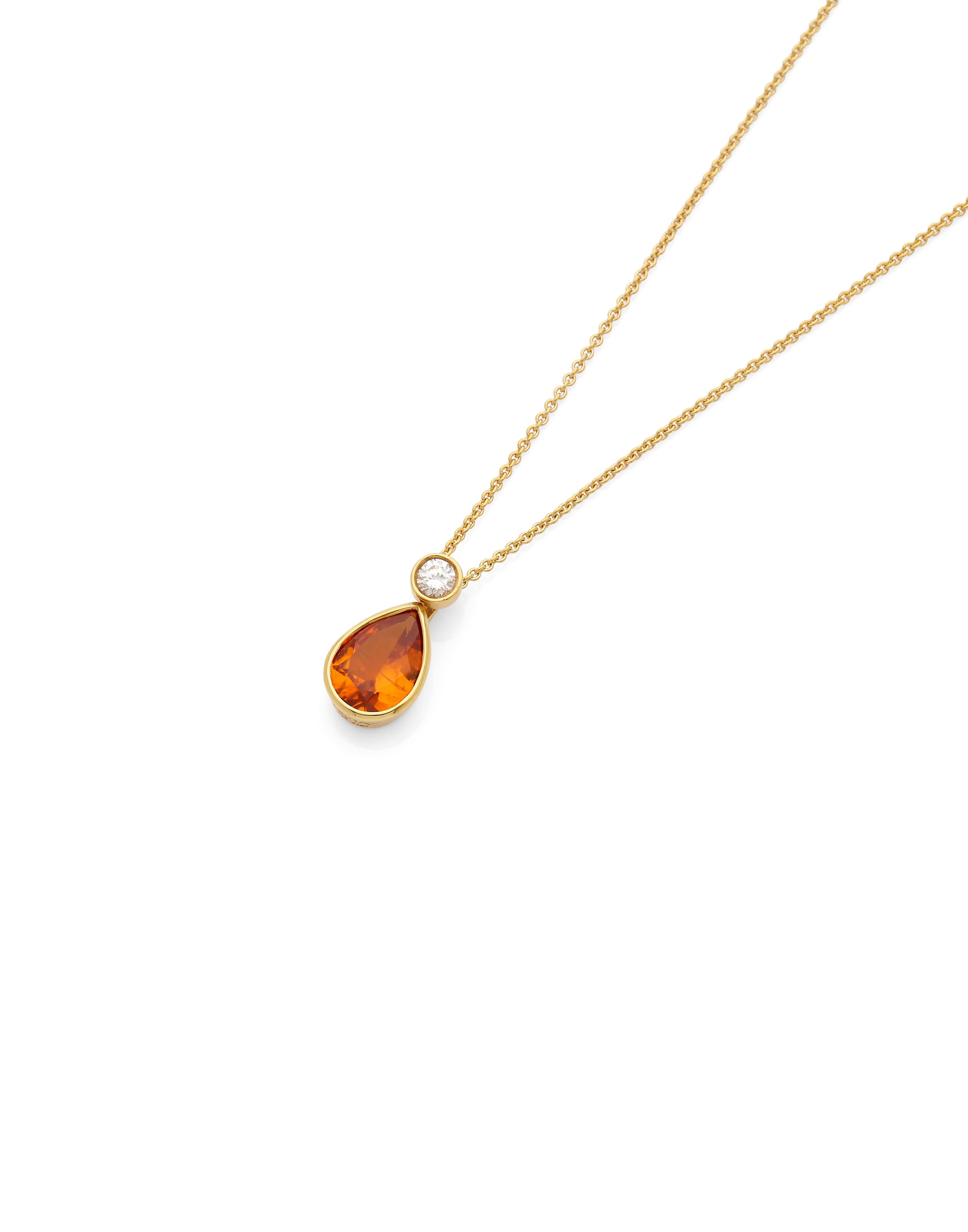 Contemporary 18 Karat Yellow Gold Pendant Necklace Set with 2.21 Carat Garnet and Diamond For Sale