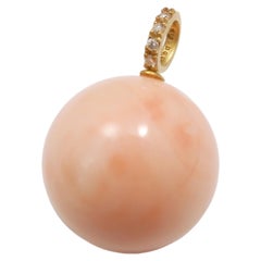 Retro 18 Karat Yellow Gold Pendant Top with Momoiro Sango Coral Ball and Diamonds