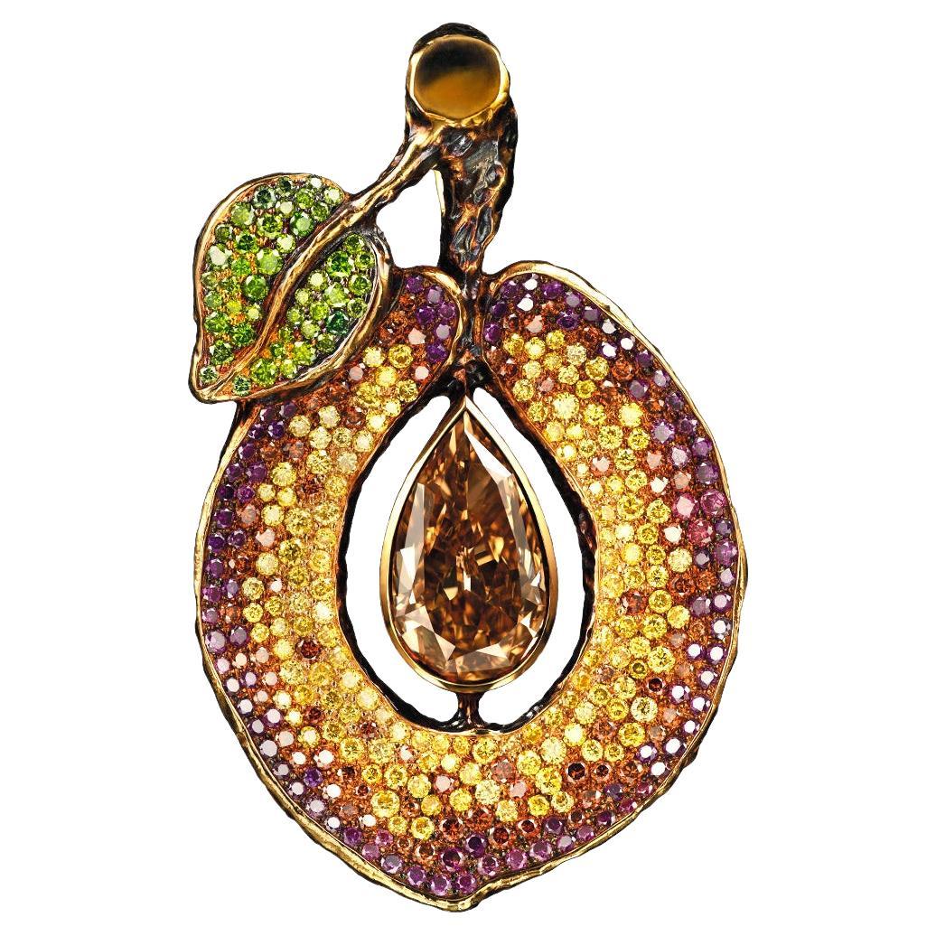 18 Karat Yellow Gold Pendant with 3.08 Carat F.BN-Y, Diamond and Colored Diamond For Sale
