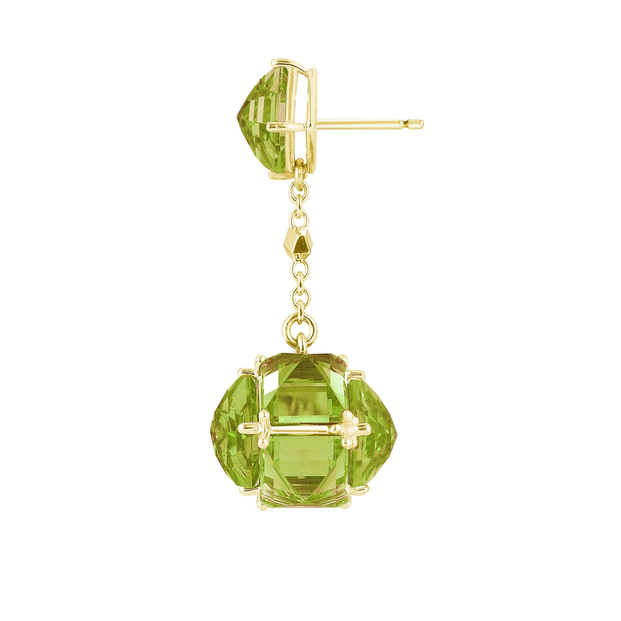 18kt yellow gold Very PC® earrings with reverse set emerald-cut peridots and signature Brillante® motif.

Staying true to Paolo Costagli’s appreciation for modern and clean geometries, the Very PC® collection embodies bold angles of reverse-set