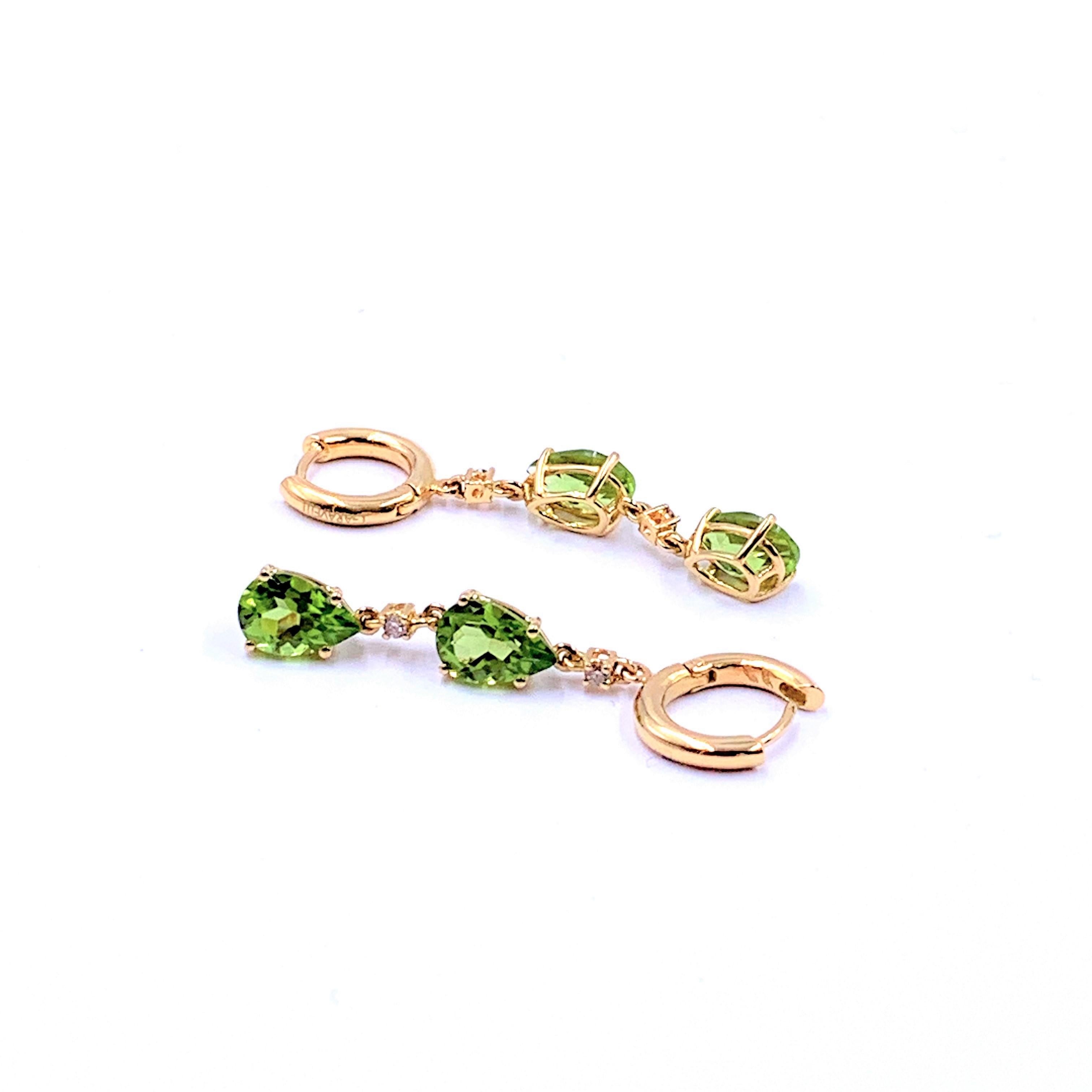 18KT Yellow Gold great quality  peridot drops with brown diamonds , made in Italy by GARAVELLI 
Earrings Lenght  mm.  40
GOLD gr : 5.00
BROWN DIAMONDS ct  : 0,12
DROP SHAPE GREEN TOURMALINES ct : 5.70
