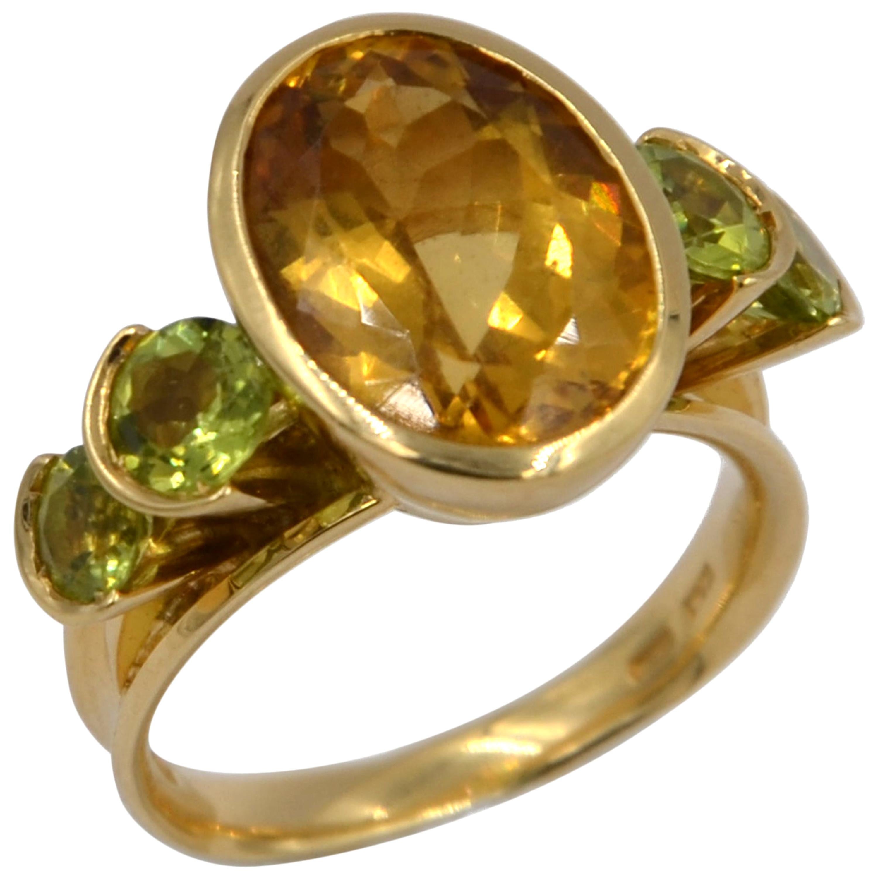 18KT Yellow Gold Peridot and Citrine Garavelli RING  Finger size 57.5 
Made in Italy
18 kt GOLD gr : 10.47
Peridot and Citrine ct 9.70
