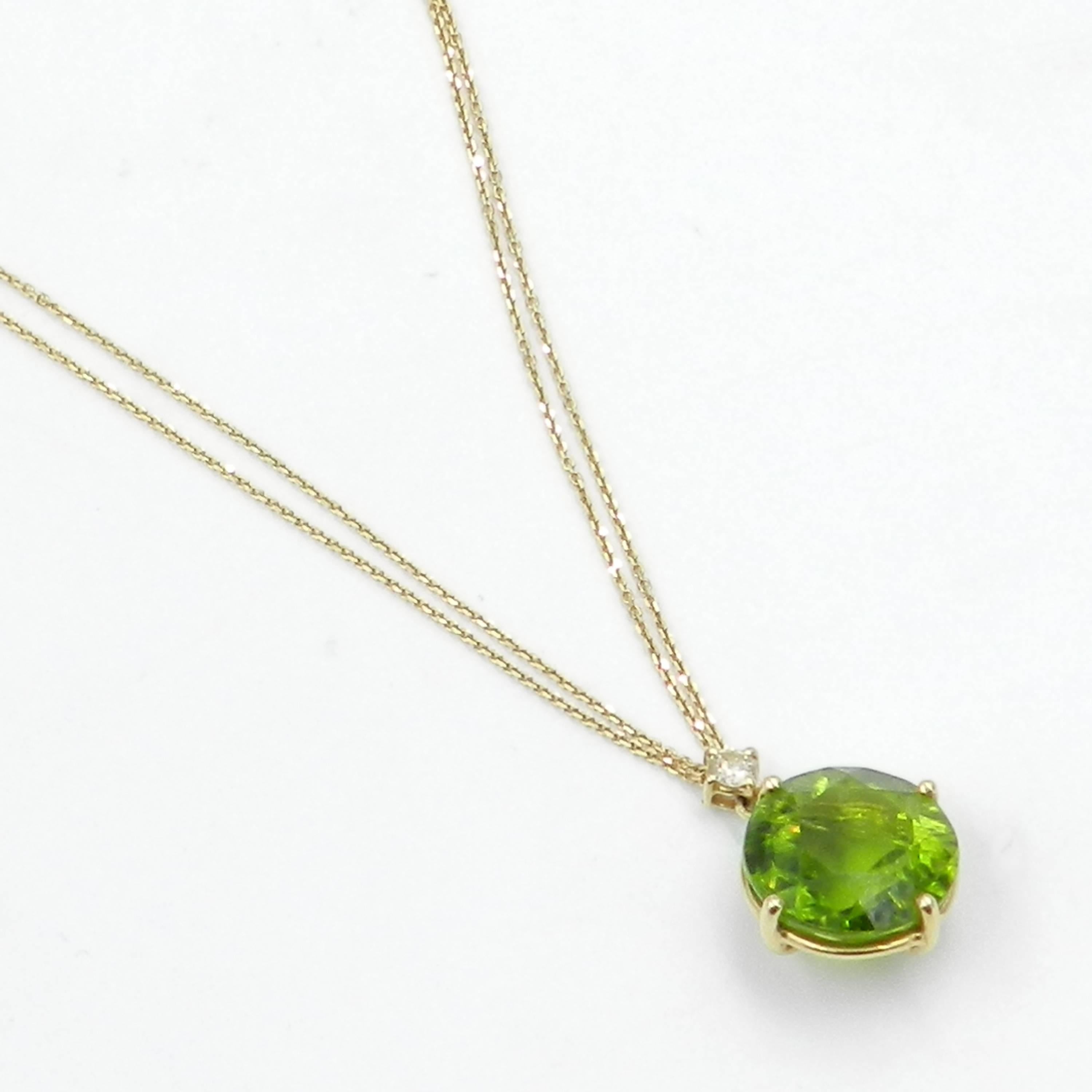 18 Karat Yellow Gold Peridot and Diamond Garavelli Pendant with Necklace In New Condition In Valenza, IT