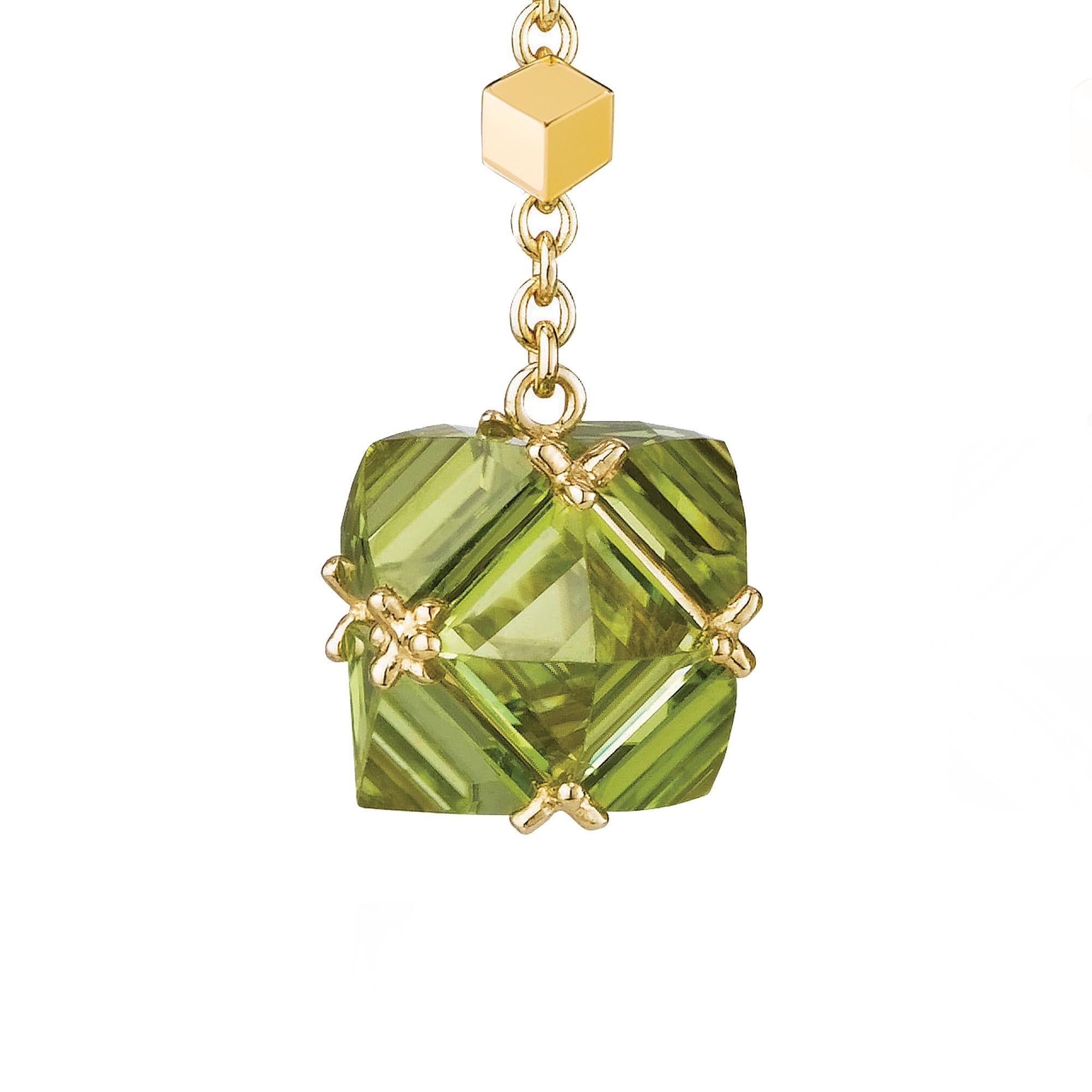 18kt yellow gold Very PC® earrings with reverse set emerald-cut peridots and round pink sapphires, and signature Brillante® motif.

Staying true to Paolo Costagli’s appreciation for modern and clean geometries, the Very PC® collection embodies bold