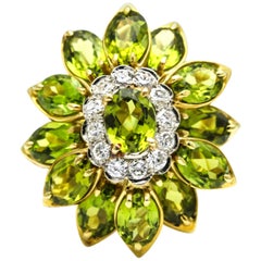 18 Karat Yellow Gold Peridot Diamond Cluster Cocktail Ring