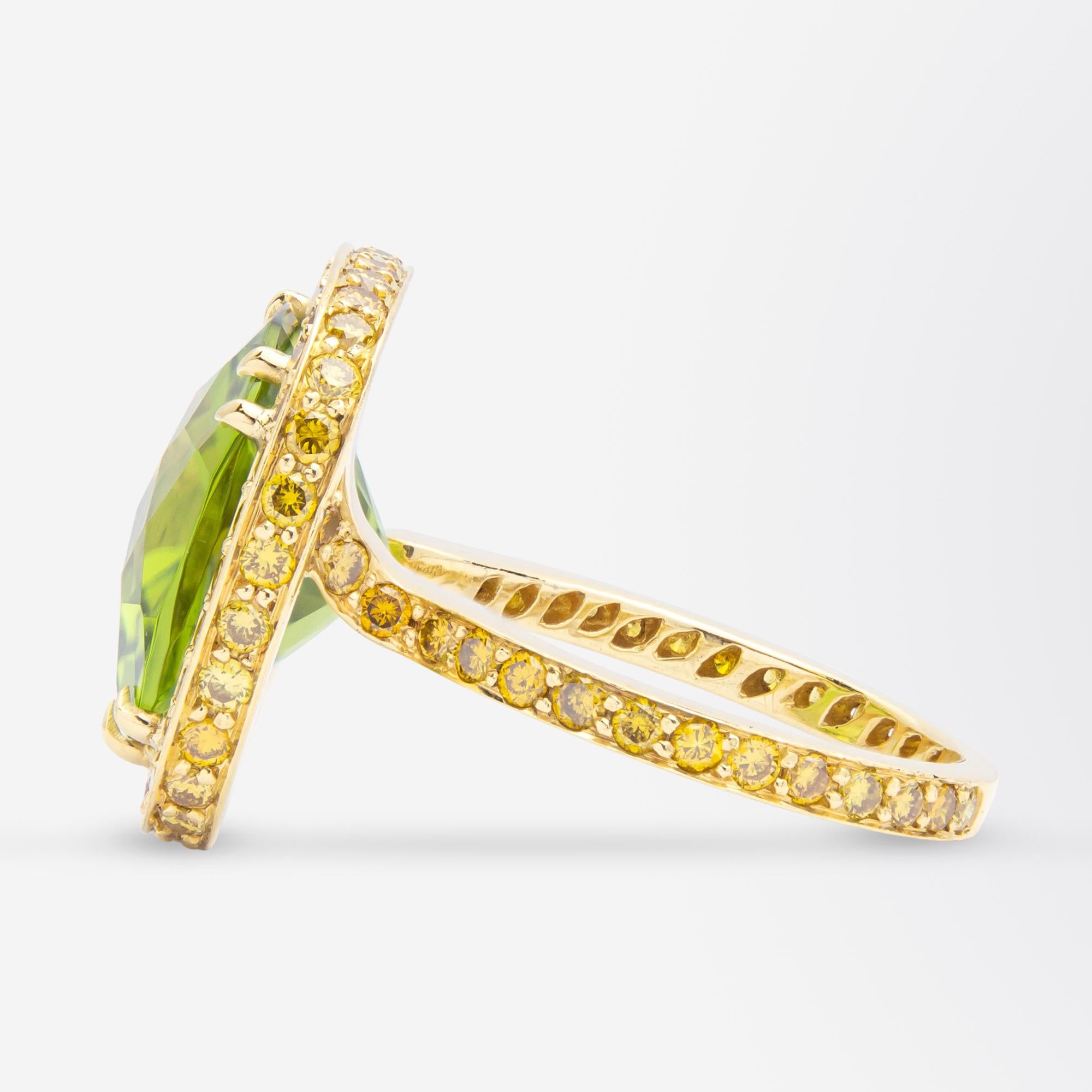 18 Karat Gelbgold Ring mit Peridot und gelben Diamanten nach 'Nardi'-Design (Brillantschliff) im Angebot