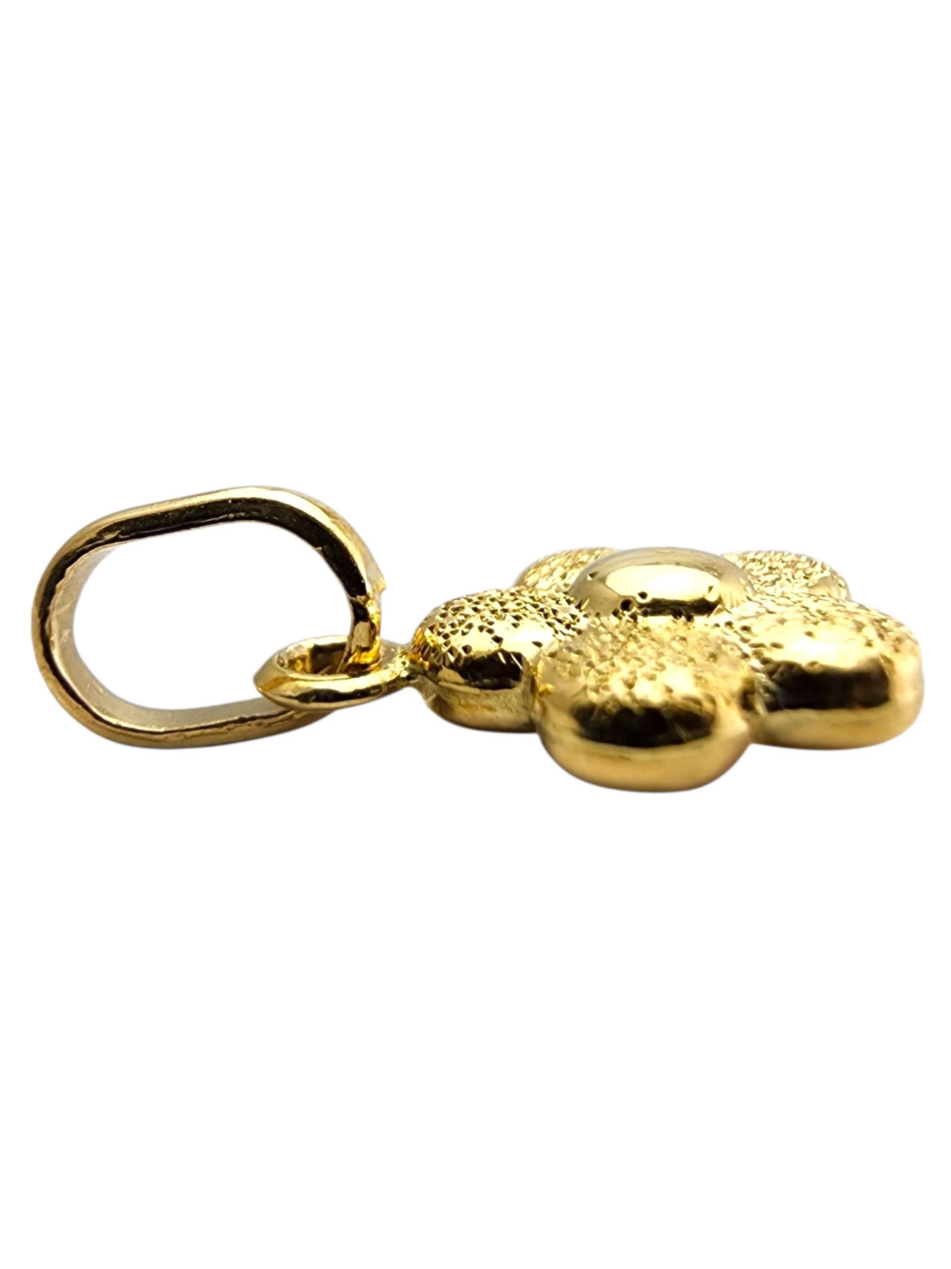 Charm en or jaune 18 carats Petite fleur #23682 en vente 3