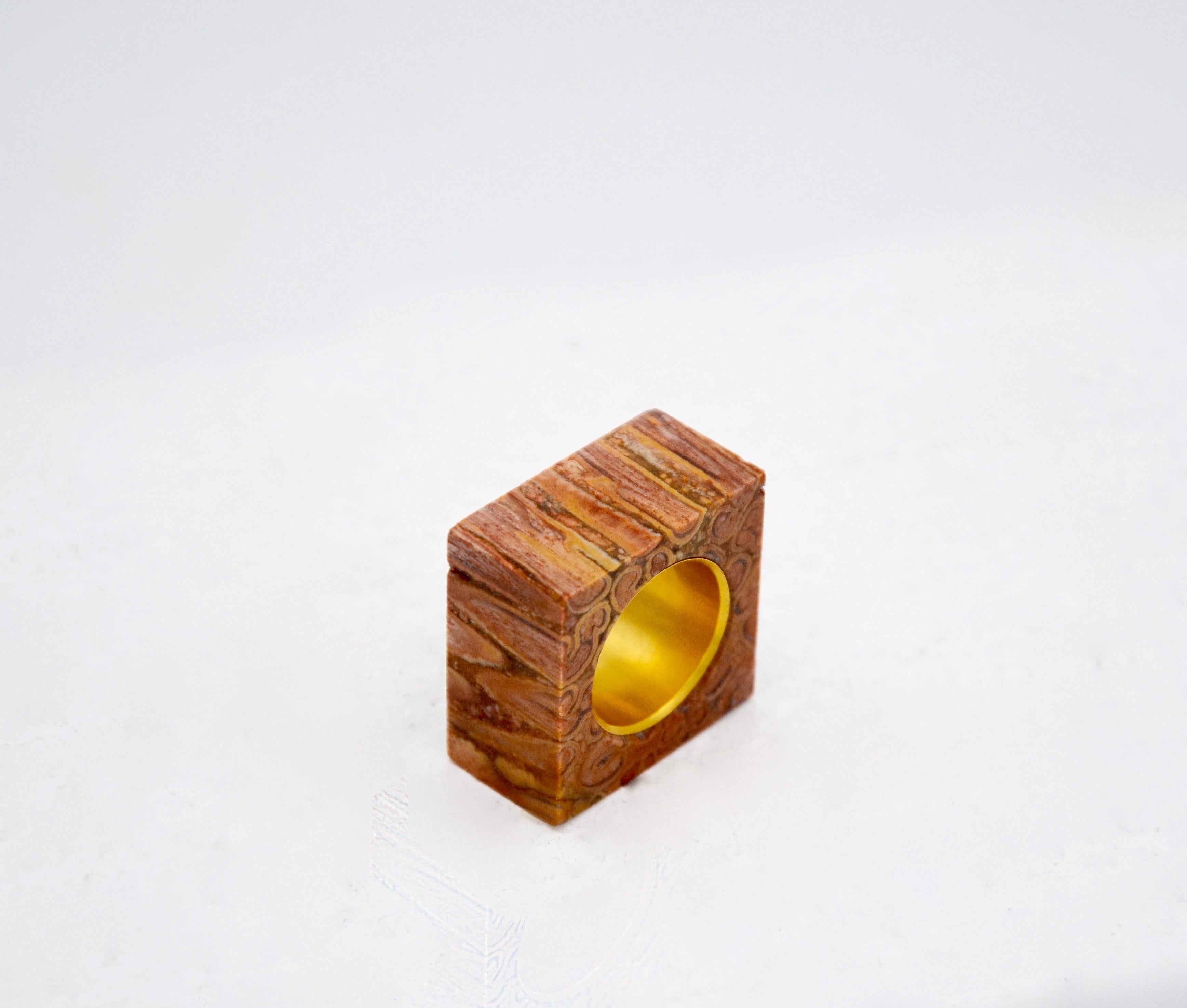 18 Karat Gelbgold Ring aus versteinertem Holz im Zustand „Neu“ im Angebot in Schwaz, Tirol