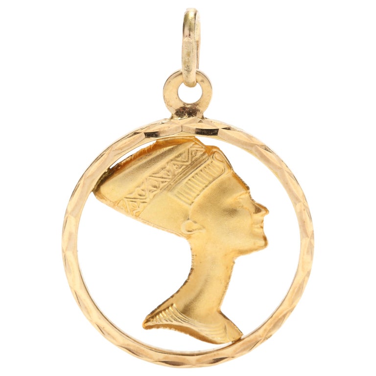 18 Karat Yellow Gold Pharaoh Nefertiti Round Charm / Pendant at 1stDibs |  large gold nefertiti pendant, 18k gold nefertiti necklace, nefertiti gold  charm