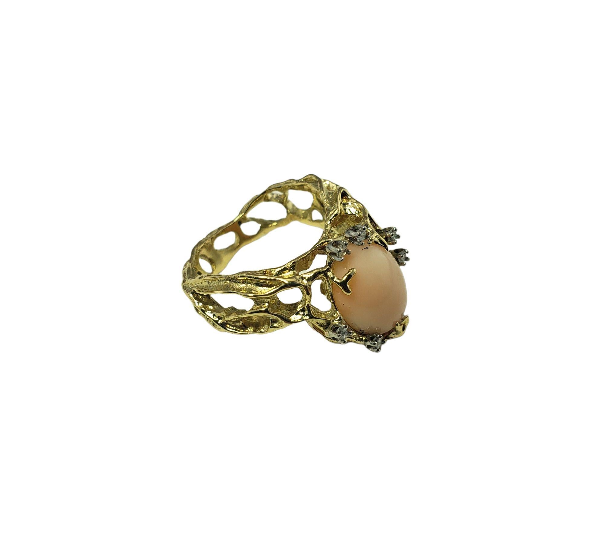 Anillo de oro amarillo de 18 quilates con cabujón rosa y diamantes en venta 1