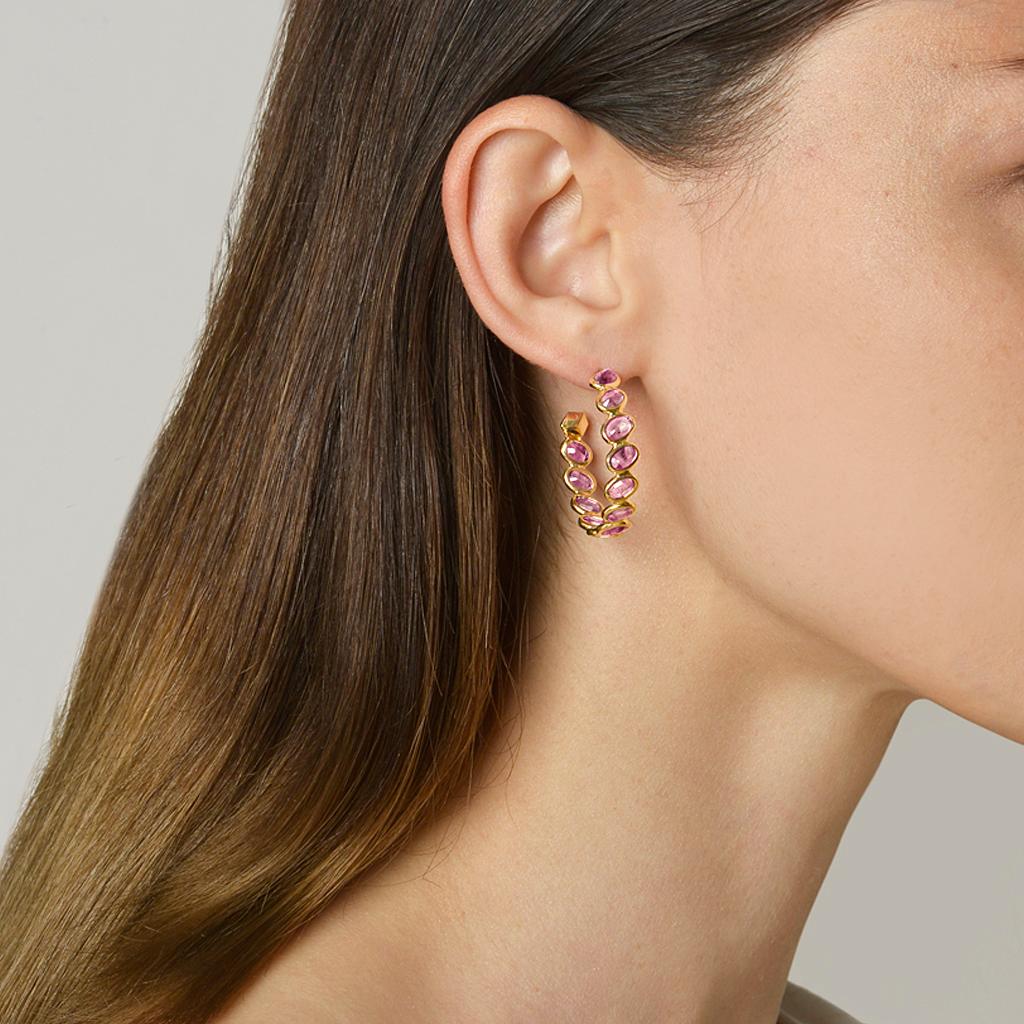 18kt yellow gold Ombré hoop earrings with bezel set multishade oval pink sapphires at 11 o'clock® and signature Brillante® motif, medium.

Reimagined from summers spent at the Tuscan shore, the Ombré collection highlights the diverse hues and