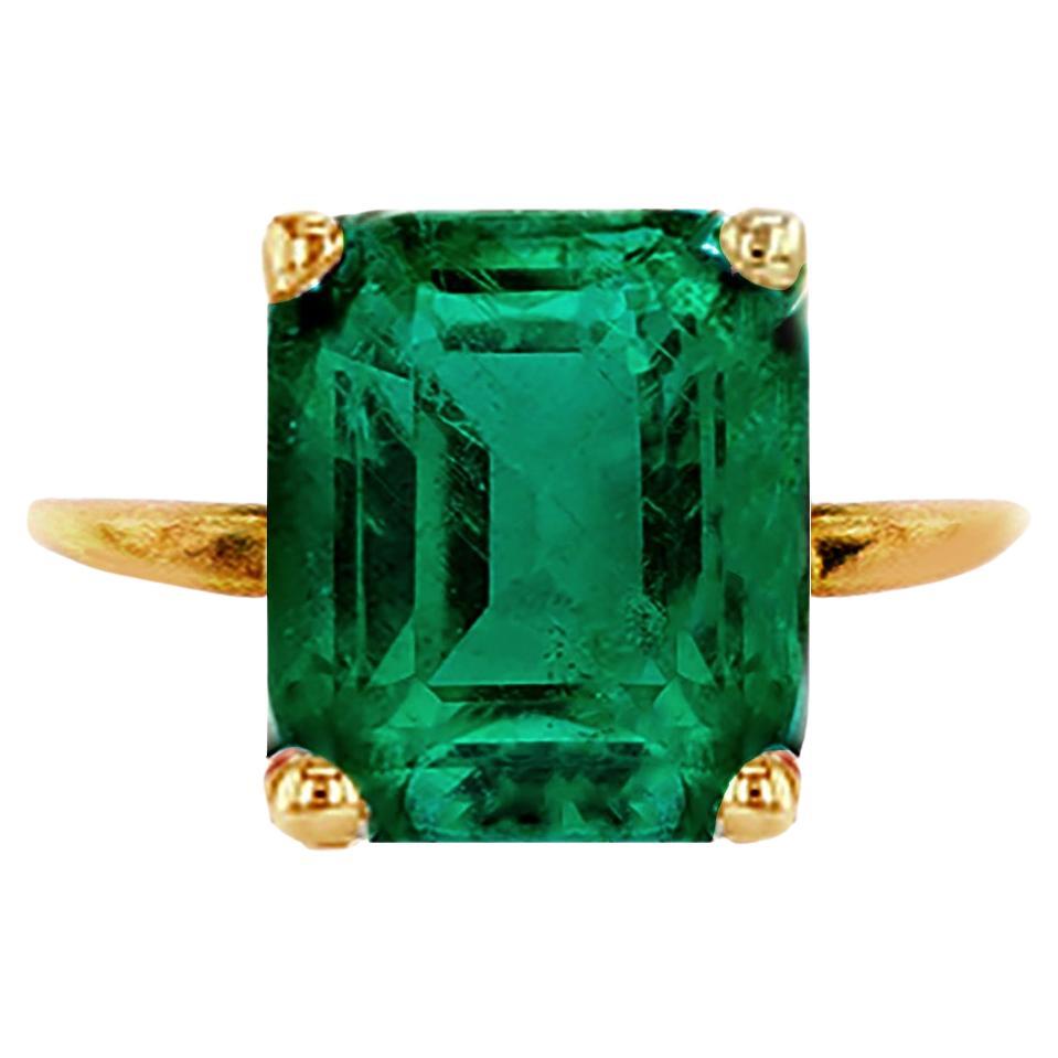 18 Karat Yellow Gold Pinky Tea Ring with Natural Emerald and Sculptural Detail