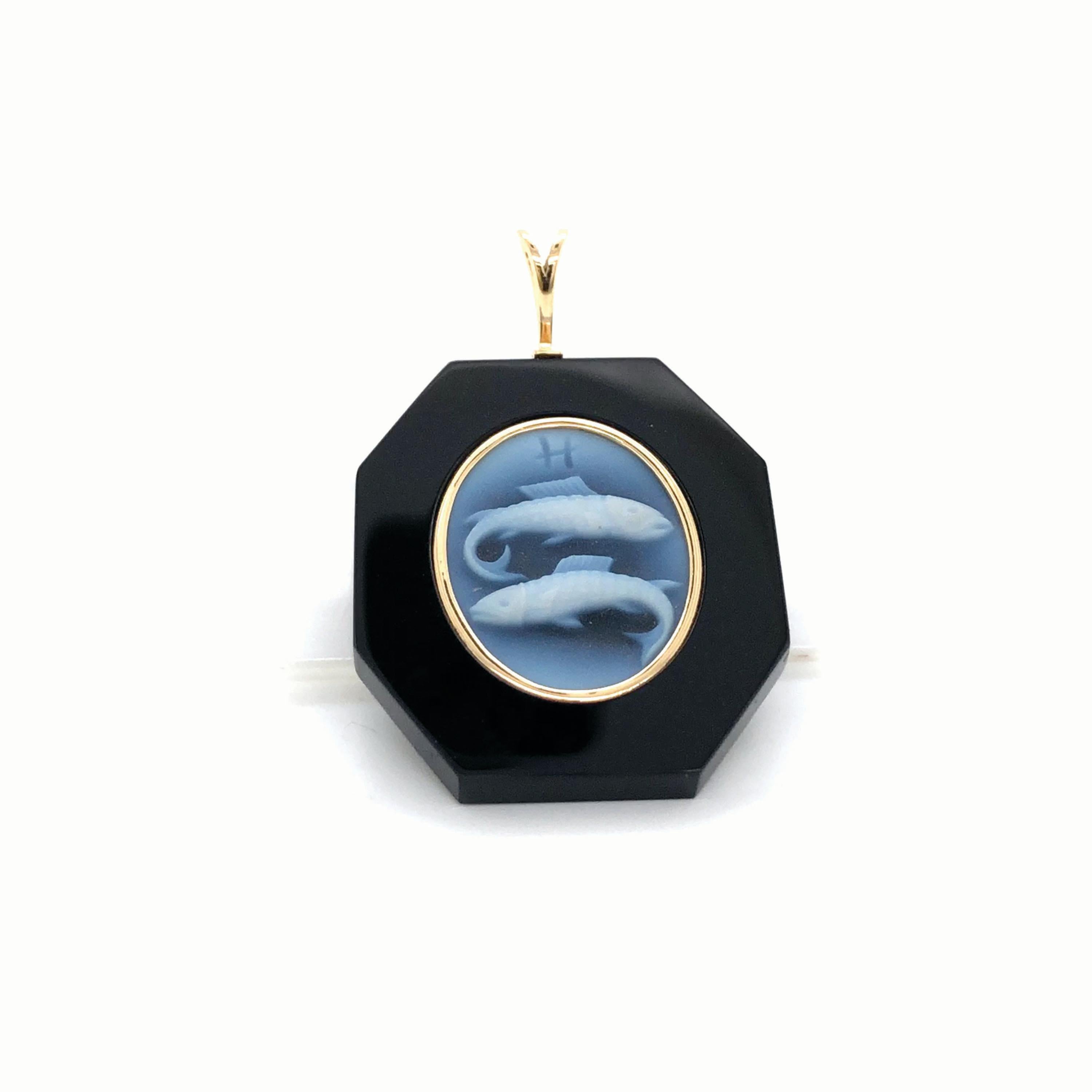 18 Karat Yellow Gold Pisces Zodiac Agate Cameo Black Onyx Pendant Necklace For Sale 4