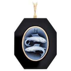 18 Karat Yellow Gold Pisces Zodiac Agate Cameo Black Onyx Pendant Necklace