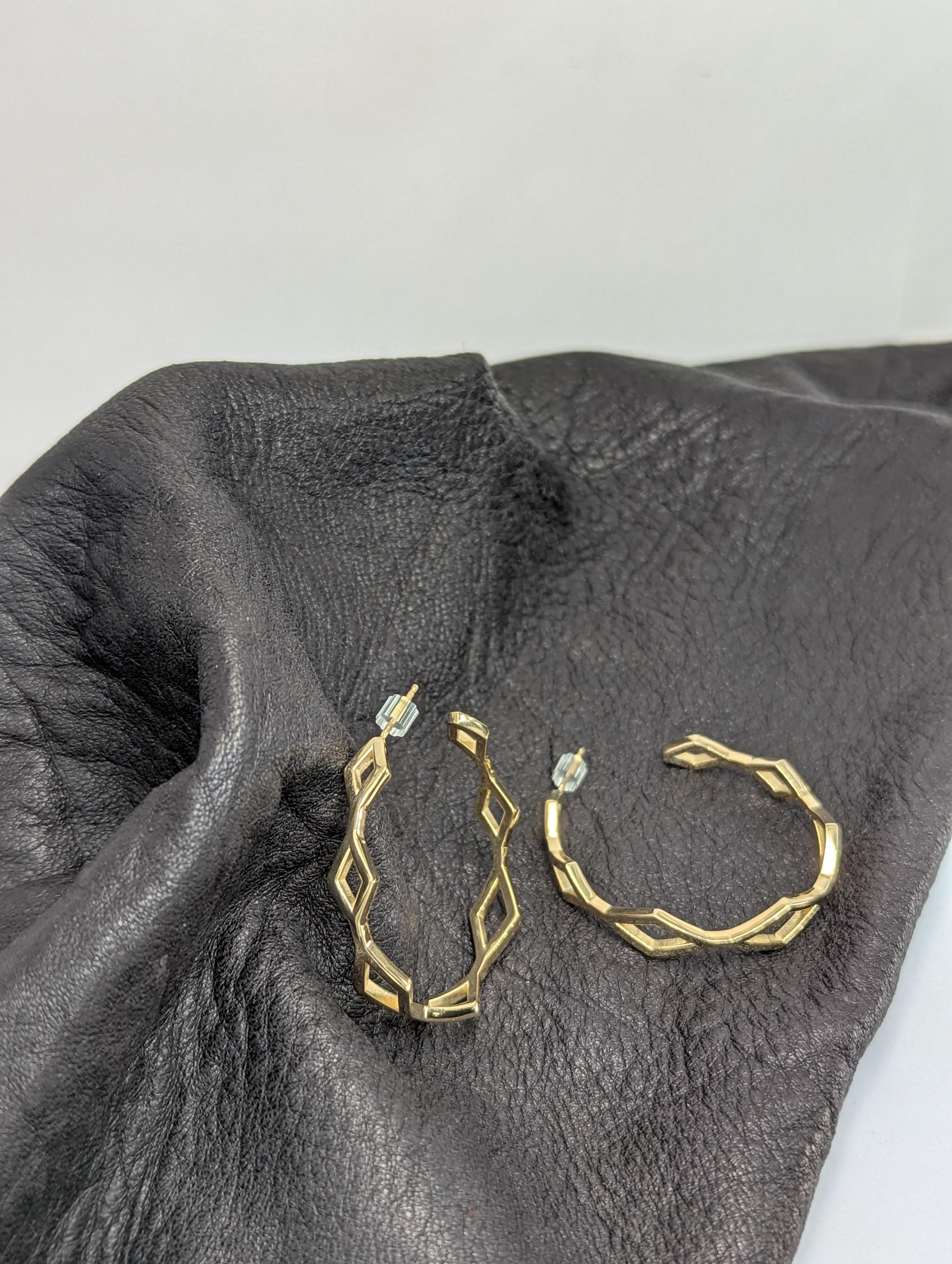 18 Karat Yellow Gold plated 39 mm diameter Seven Rhombus Hoops For Sale 4
