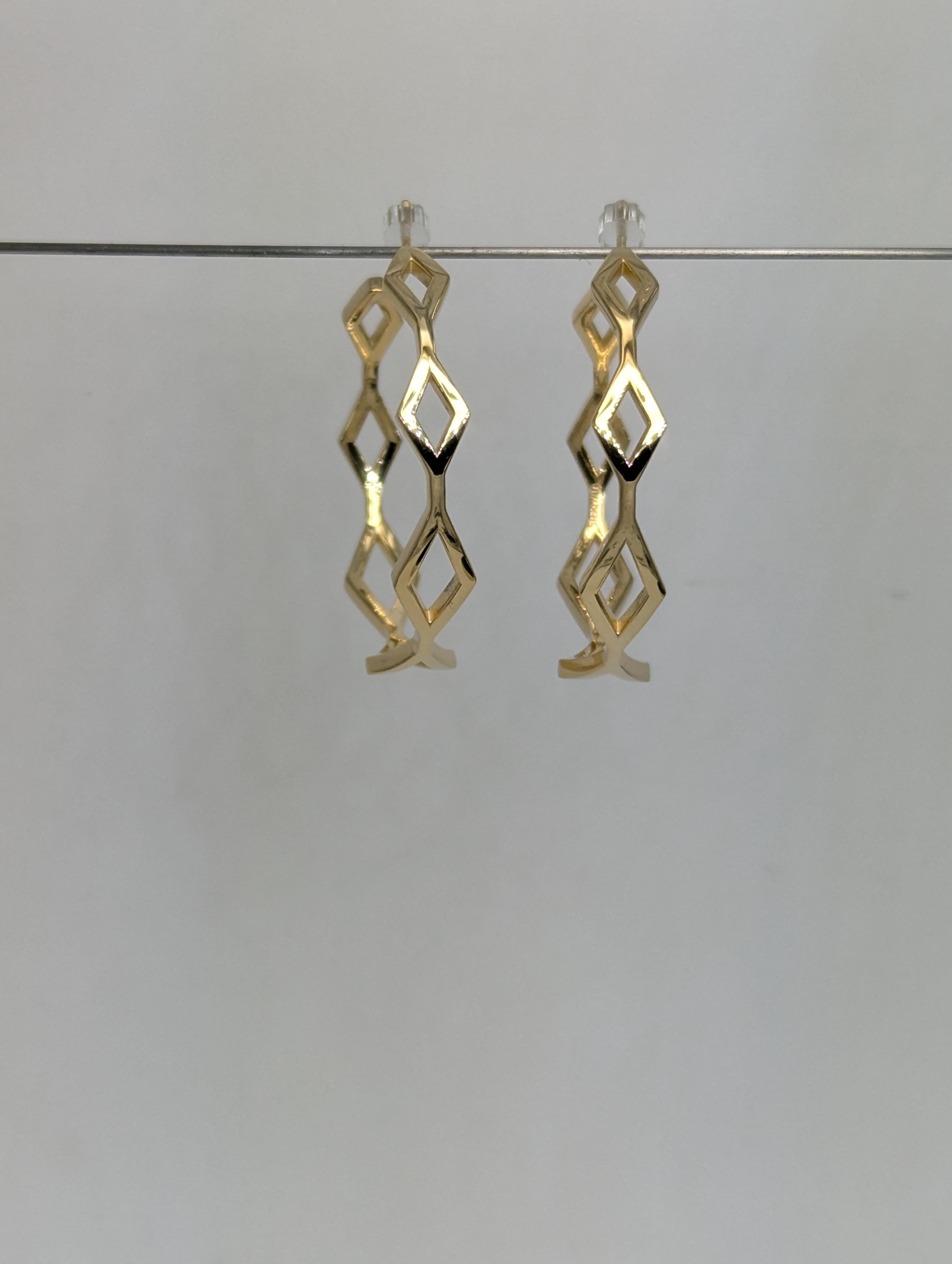 18 Karat Yellow Gold plated 39 mm diameter Seven Rhombus Hoops For Sale 1