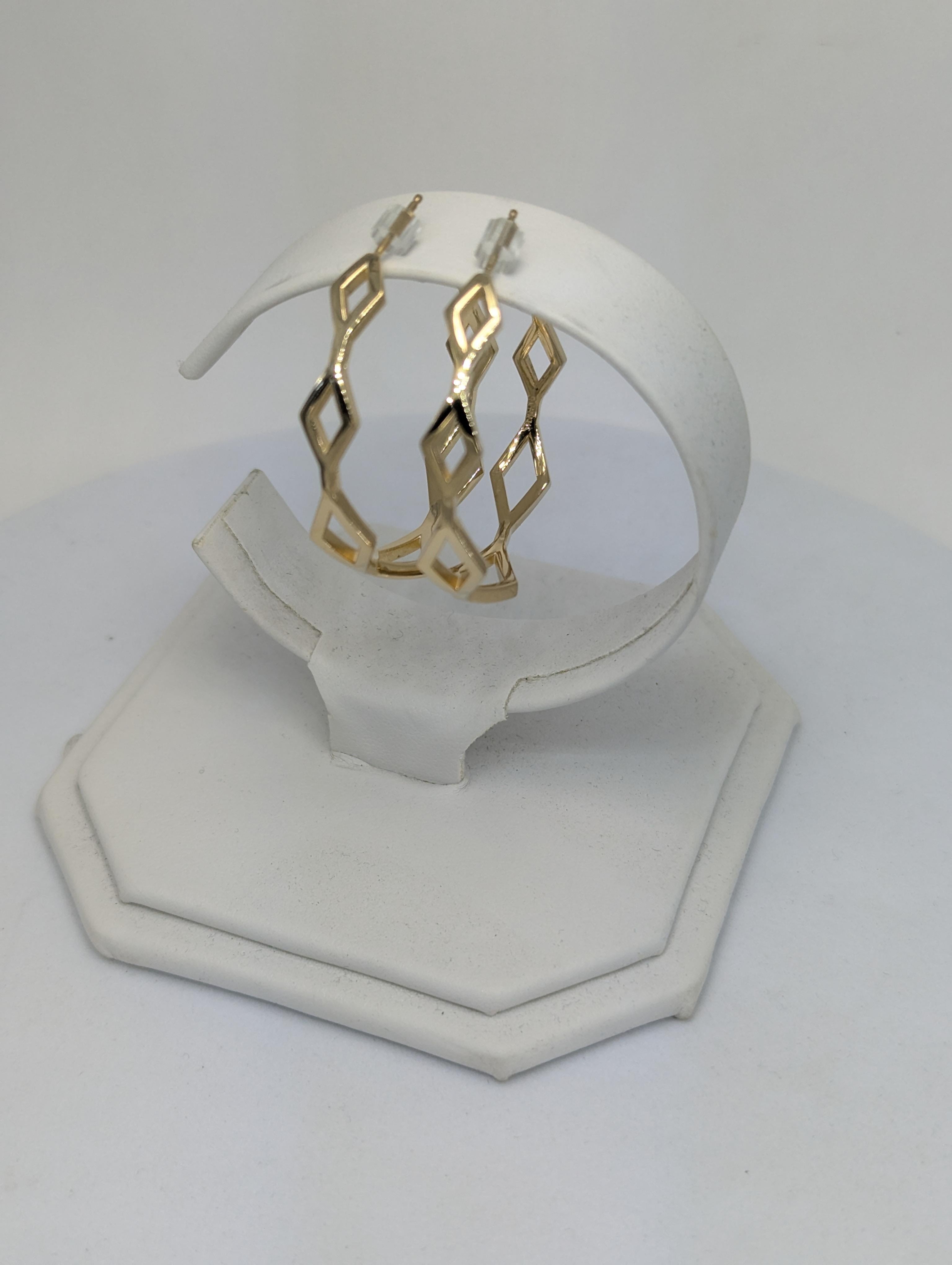 18 Karat Yellow Gold plated 39 mm diameter Seven Rhombus Hoops For Sale 2