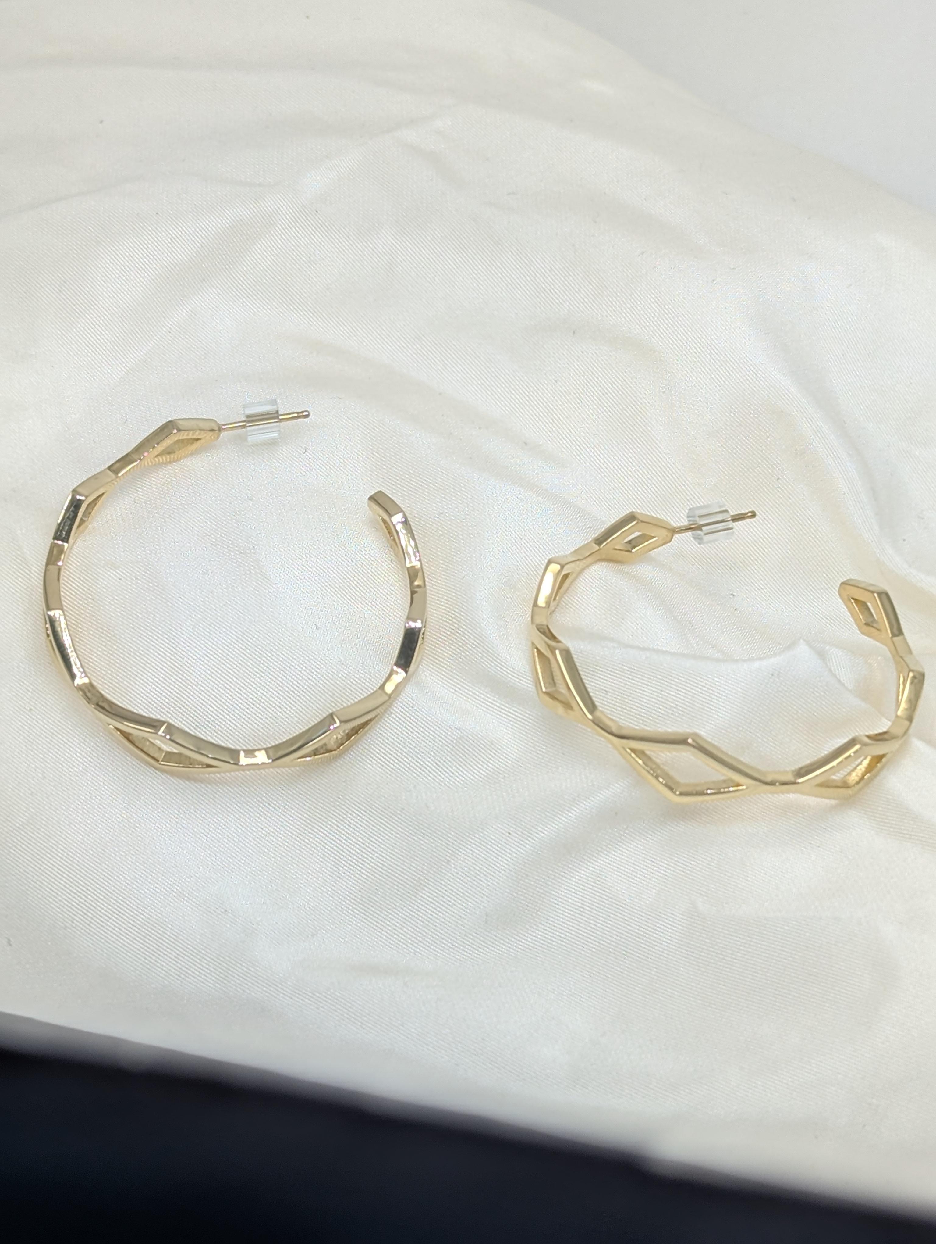 18 Karat Yellow Gold plated 39 mm diameter Seven Rhombus Hoops For Sale 3