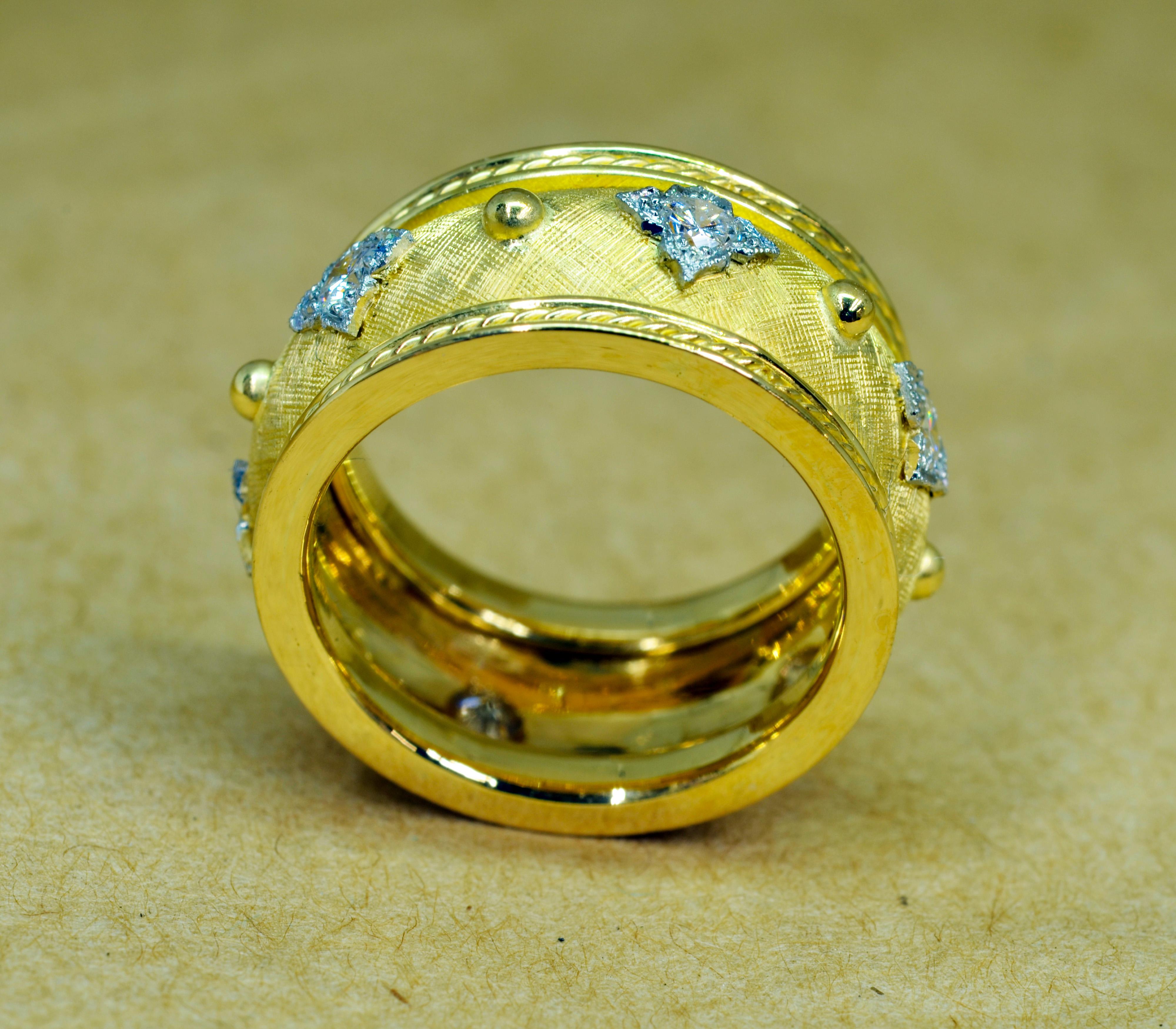 Anneau cigare en or jaune 18 carats, platine et diamants Pour femmes en vente