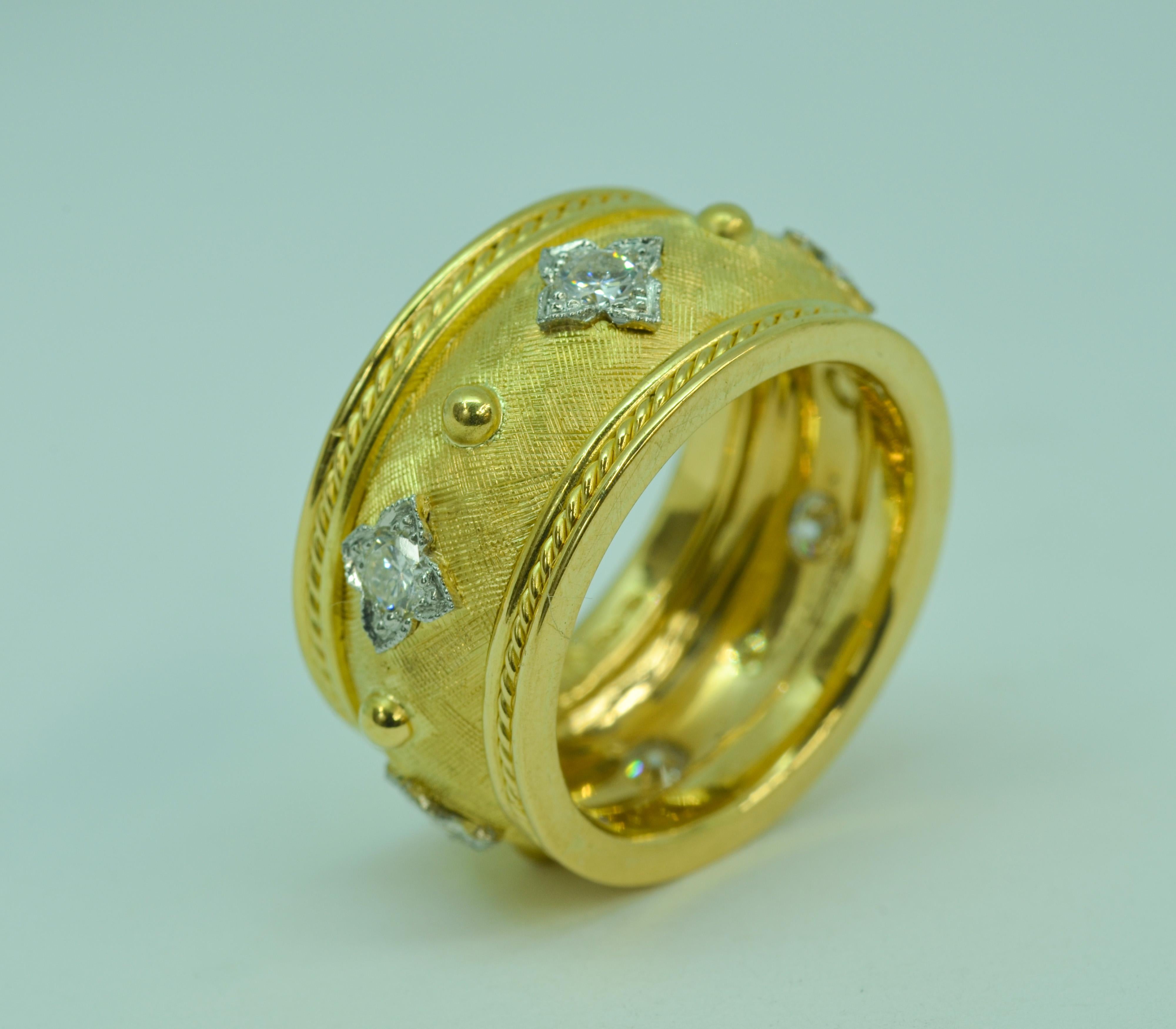 Taille brillant Anneau cigare en or jaune 18 carats, platine et diamants en vente