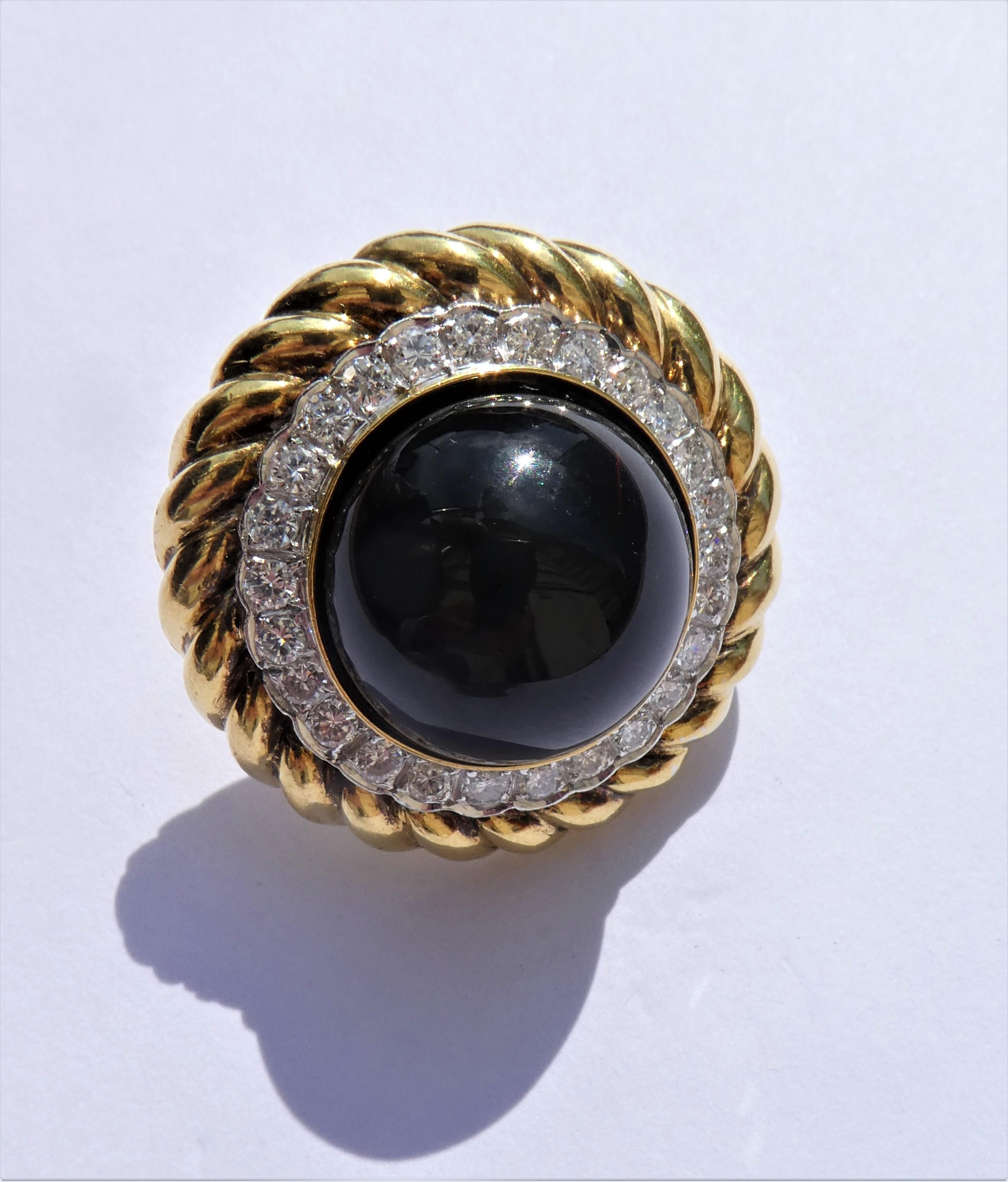 18 Karat Yellow Gold Platinum Diamonds Onyx circa 1970 Earrings In Excellent Condition In Munich, DE