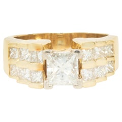 Bague de fiançailles en or jaune 18 carats avec diamant taille princesse