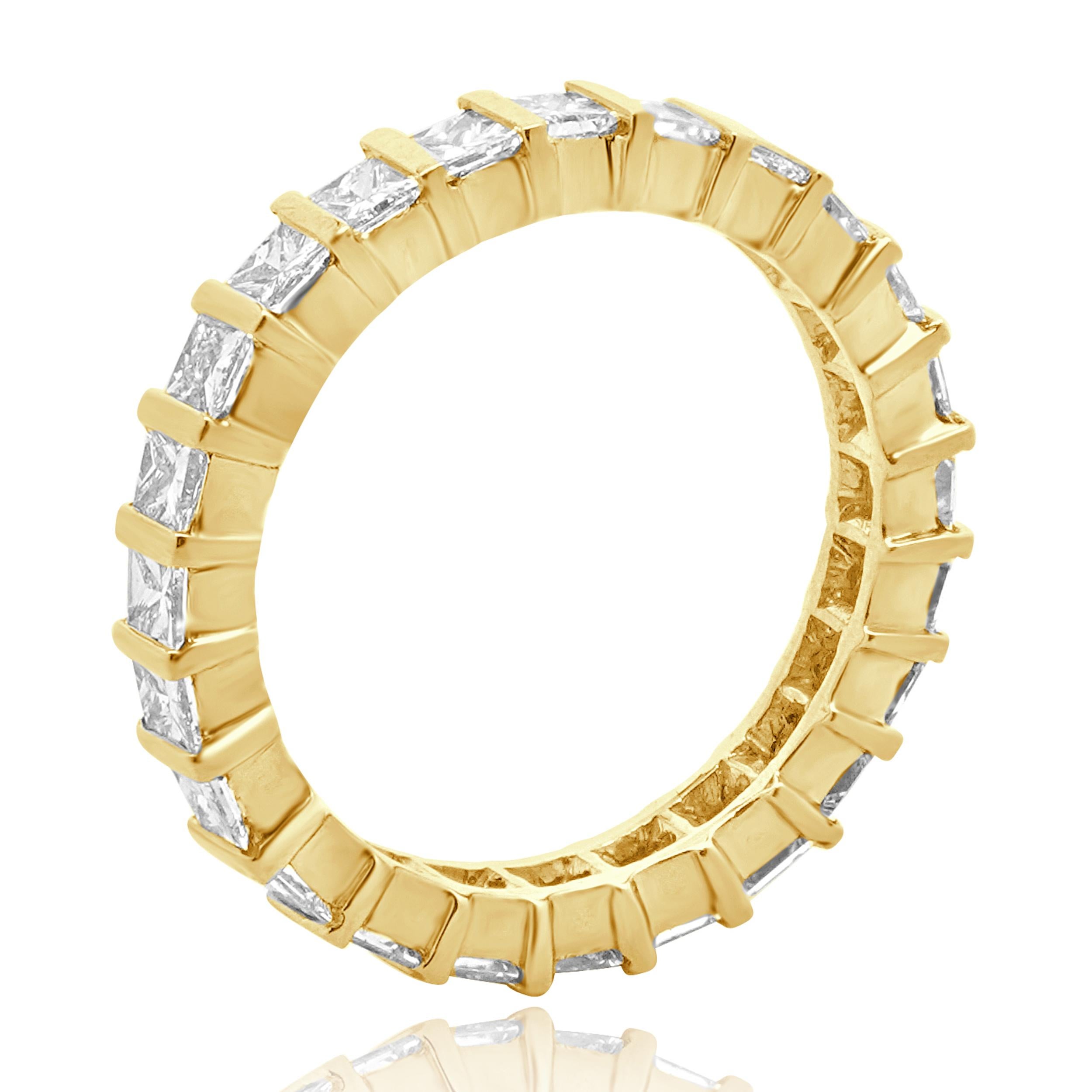 Designer: custom
Material: 18K yellow gold
Diamond: 24 princess cut = 1.92cttw
Color: I
Clarity: SI1
Ring size: 6.25 (please allow two additional shipping days for sizing requests)
Weight: 3.70 grams
