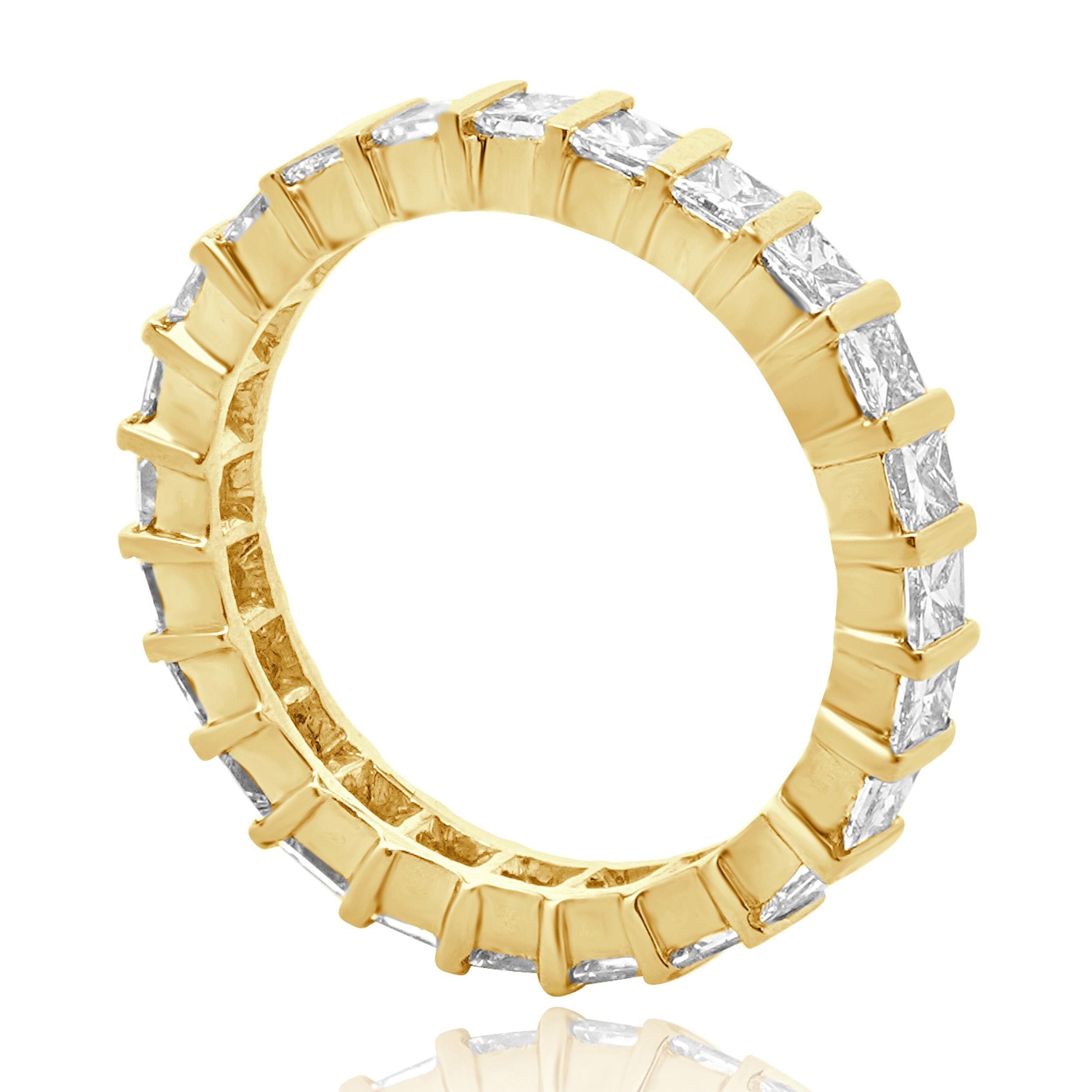 18 Karat Yellow Gold Princess Cut Diamond Eternity Band im Zustand „Hervorragend“ im Angebot in Scottsdale, AZ