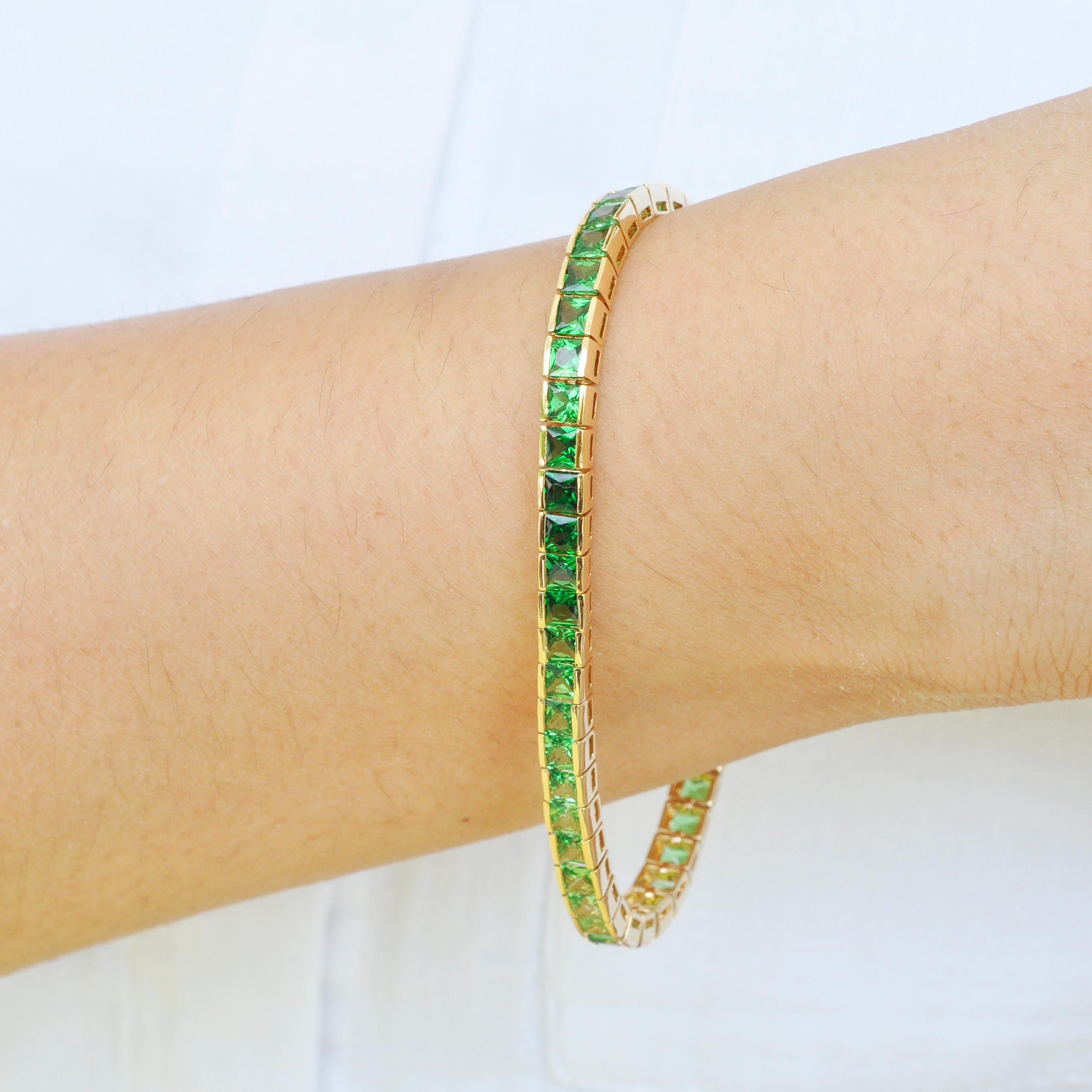 18 karat yellow 4mm princess cut square gradient tsavorite tennis line bracelet.

This lush green gradient tsavorite tennis bracelet is absolutely beautiful. Lustrous 4mm princess cut square tsavorites are selected for perfect hue, lustre, color and