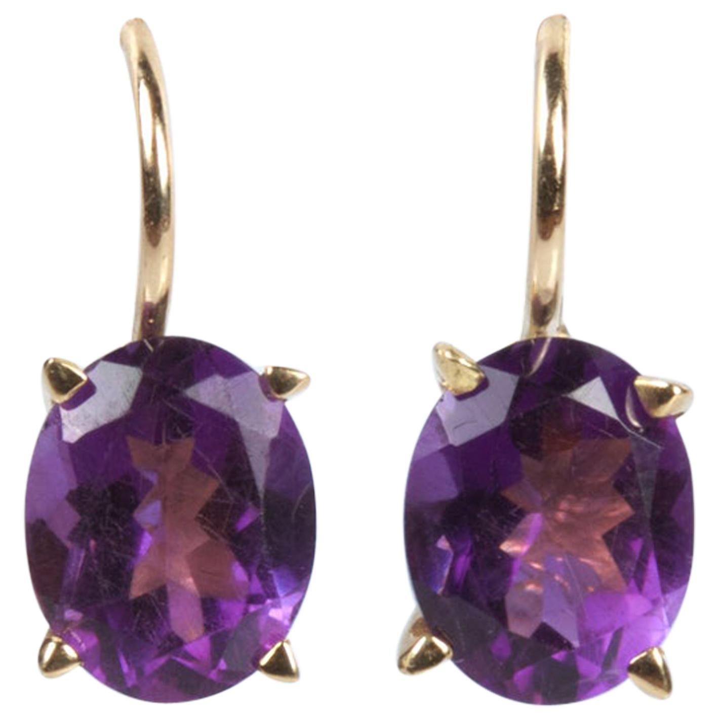 18 Karat Yellow Gold Purple Oval Amethyst Earrings For Sale