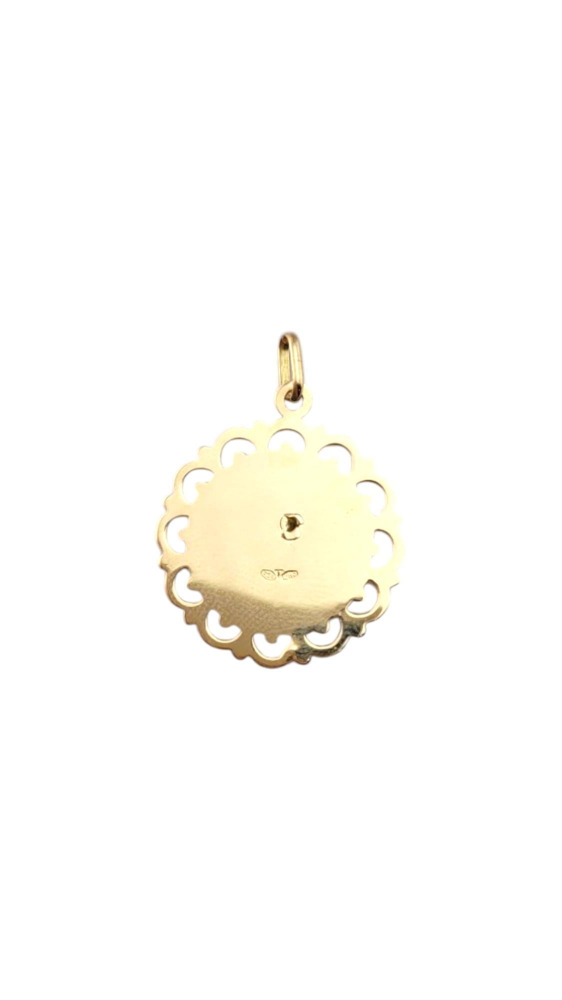 Pendentif Reine Néfertiti en or jaune 18K

Adoptez l'allure de la royauté antique avec ce pendentif en or jaune 14 carats représentant la reine Néfertiti ! Symbole de beauté, de pouvoir et d'élégance intemporelle, cette pièce finement ouvragée donne