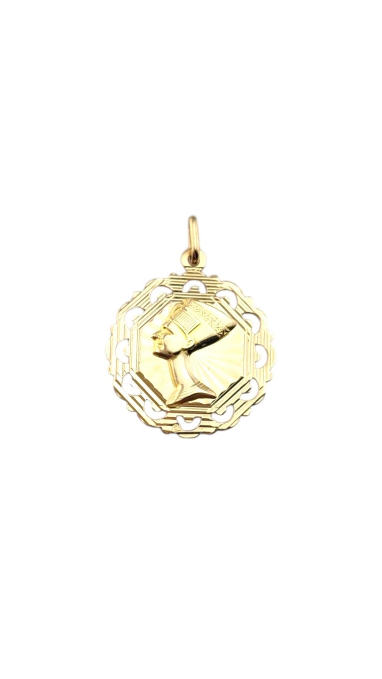 Pendentif en or jaune 18 carats Reine Nefertiti #21145 En vente