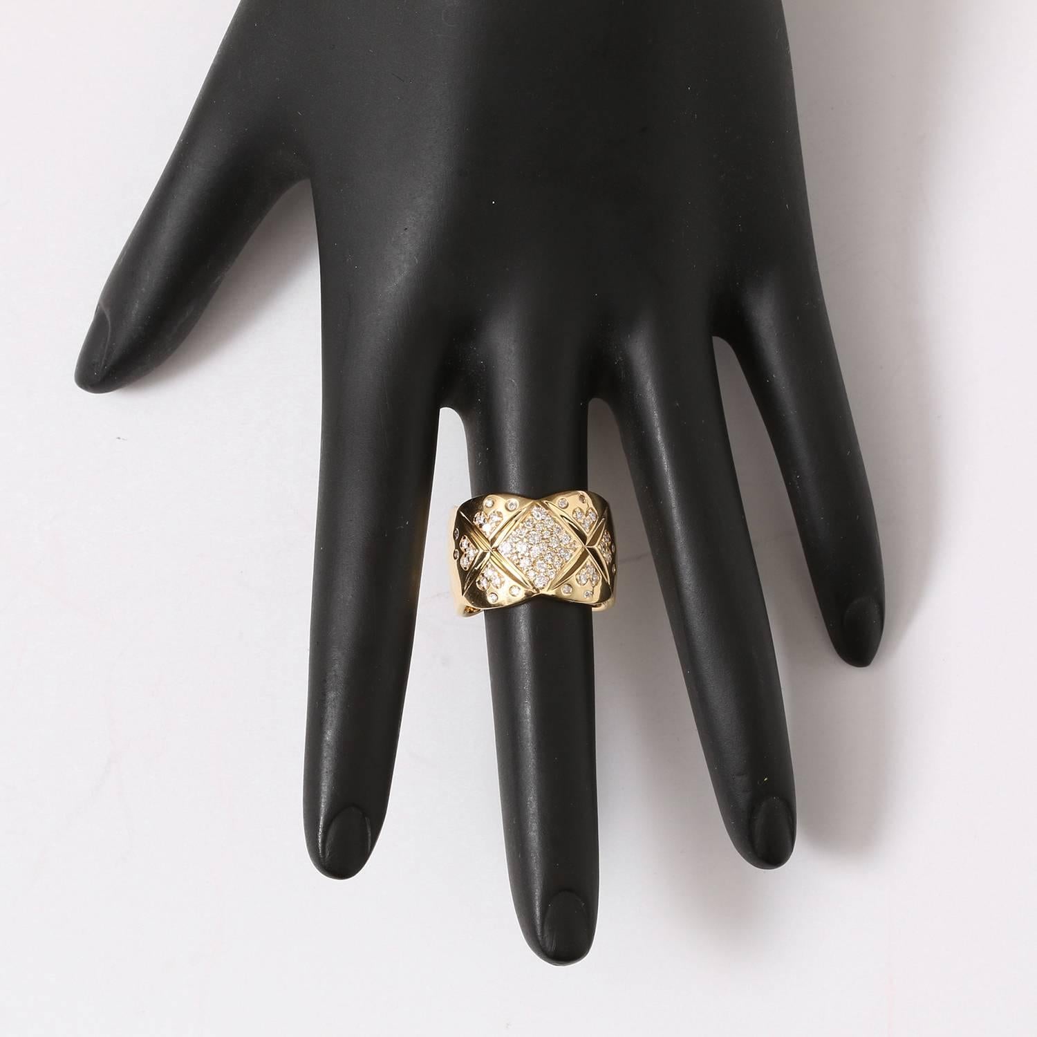 bague en or jaune 18K avec diamants en pavé matelassé  - Non utilisé  beau bracelet en or jaune 18K avec anneaux de diamants pavés de .57 cts. Poids total 15.8 grammes. Bague taille 6.5 . Peut être dimensionné