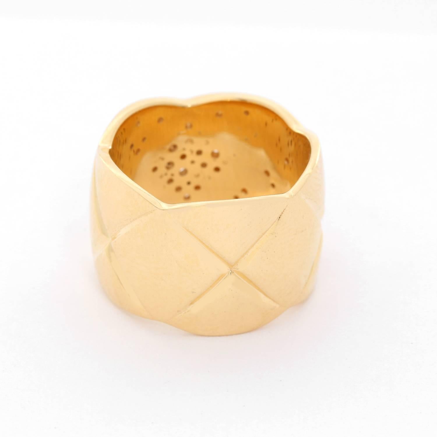 Bague matelassée en or jaune 18 carats avec diamants pavés Neuf - En vente à Dallas, TX