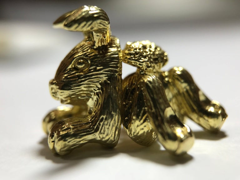 18 Karat Yellow Gold Rabbit Cufflinks For Sale 2