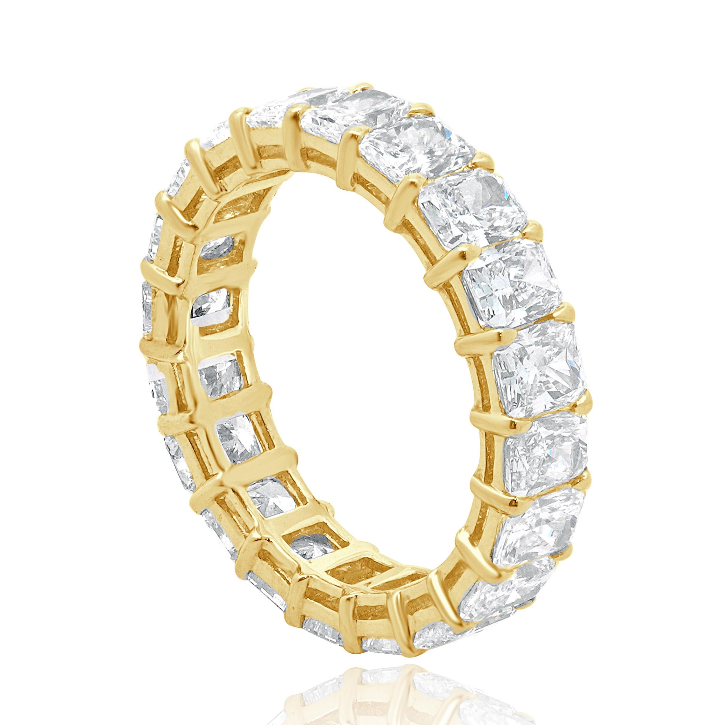 Bracelet éternel en or jaune 18 carats avec diamant radiant Excellent état - En vente à Scottsdale, AZ