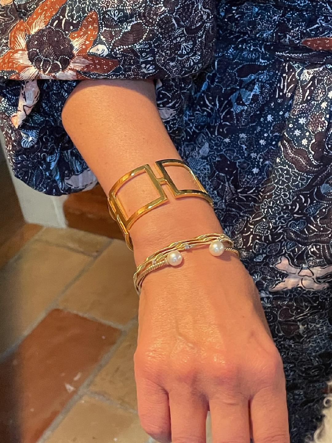 18 Karat Yellow Gold Rectangle Cuff Bracelet In New Condition For Sale In New York, NY