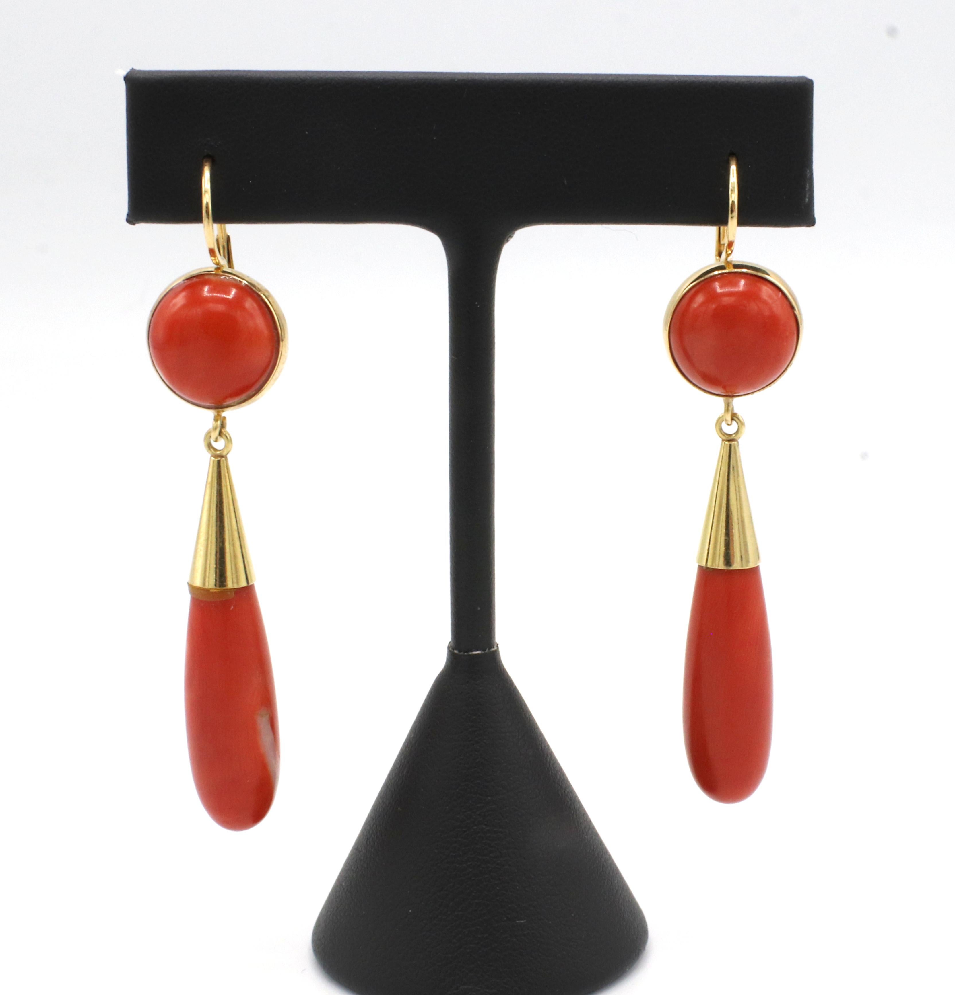 18 Karat Yellow Gold Red Coral Dangle Drop Earrings 
Metal: 18 karat yellow gold 750
Weight: 17.3 grams
Length: 2.5 inches
