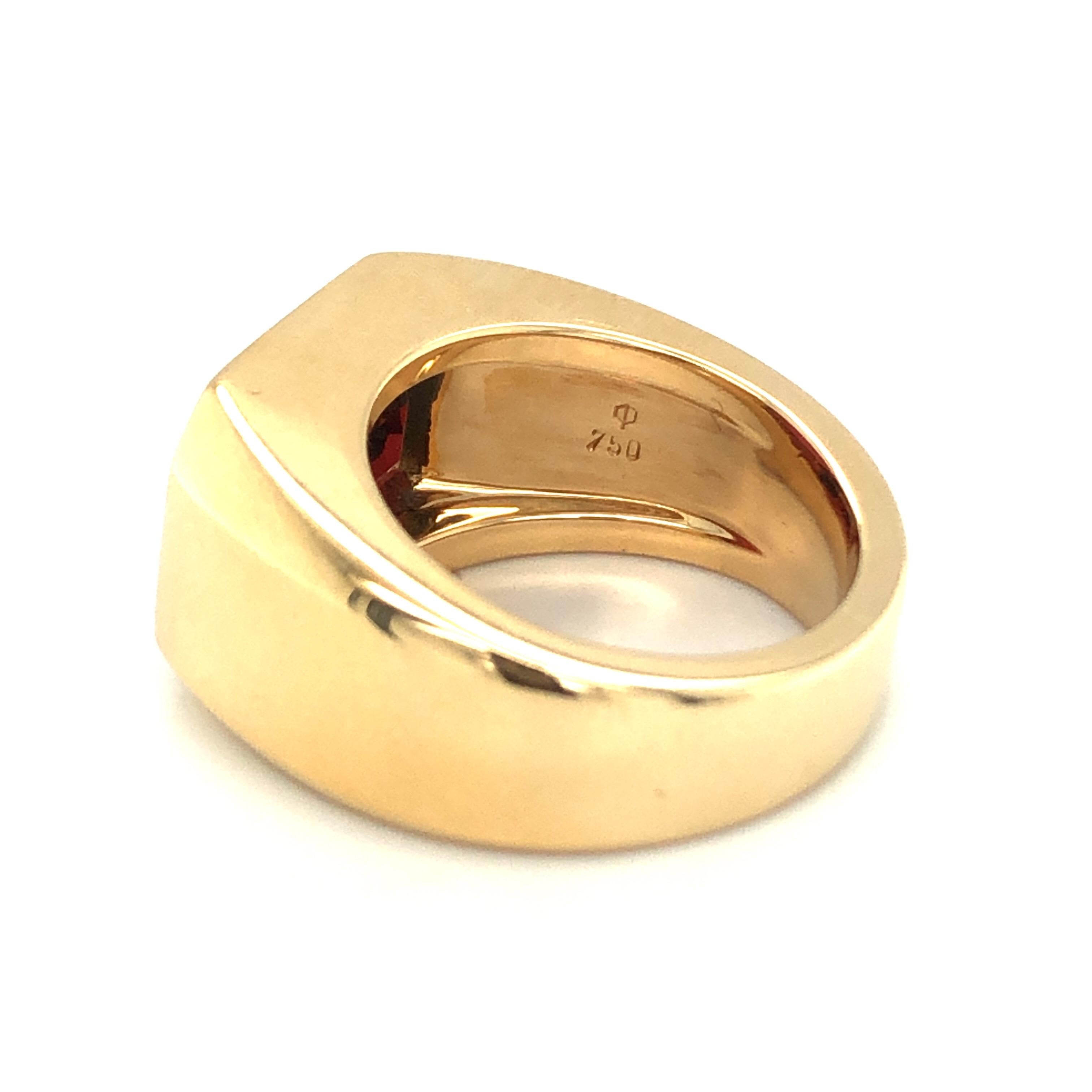 Ring aus 18 Karat Gelbgold mit rotem Granat von Péclard für Damen oder Herren