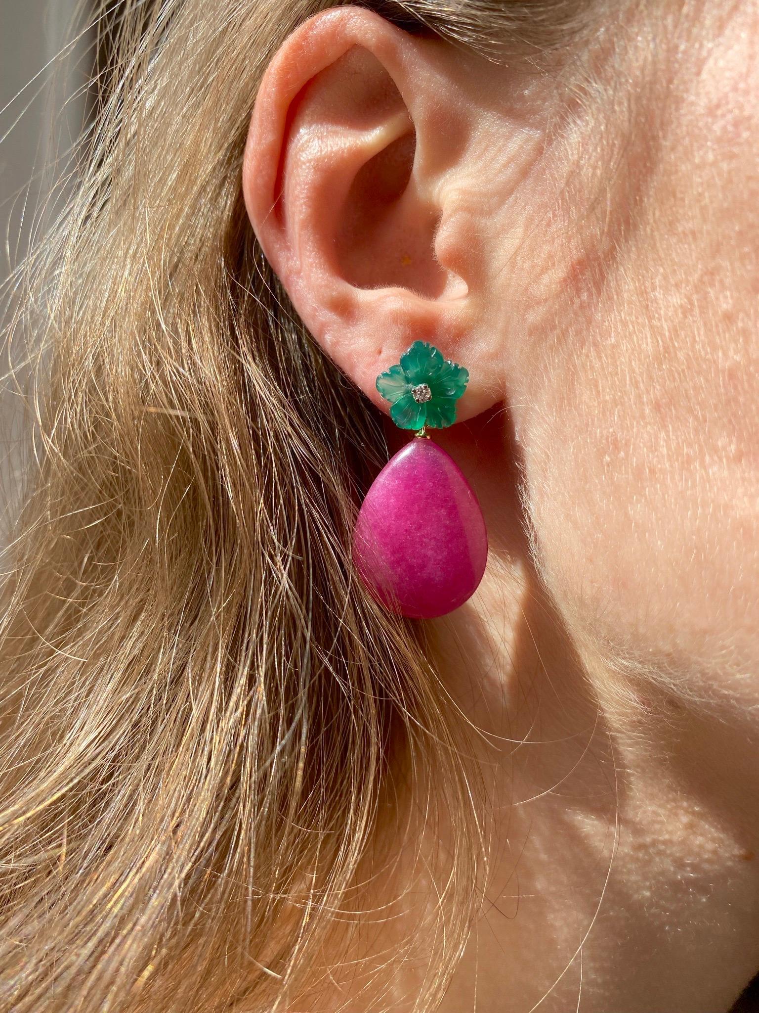 Rossella Ugolini design collection
These beautiful dangle earrings are entirely handcrafted in 18 karats yellow gold and enriched with red jade, green agate and white diamonds. 
These joyful colors are perfect to improve your mood because they