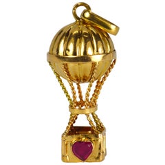 Vintage 18 Karat Yellow Gold Red Ruby Love Heart Hot Air Balloon Charm Pendant