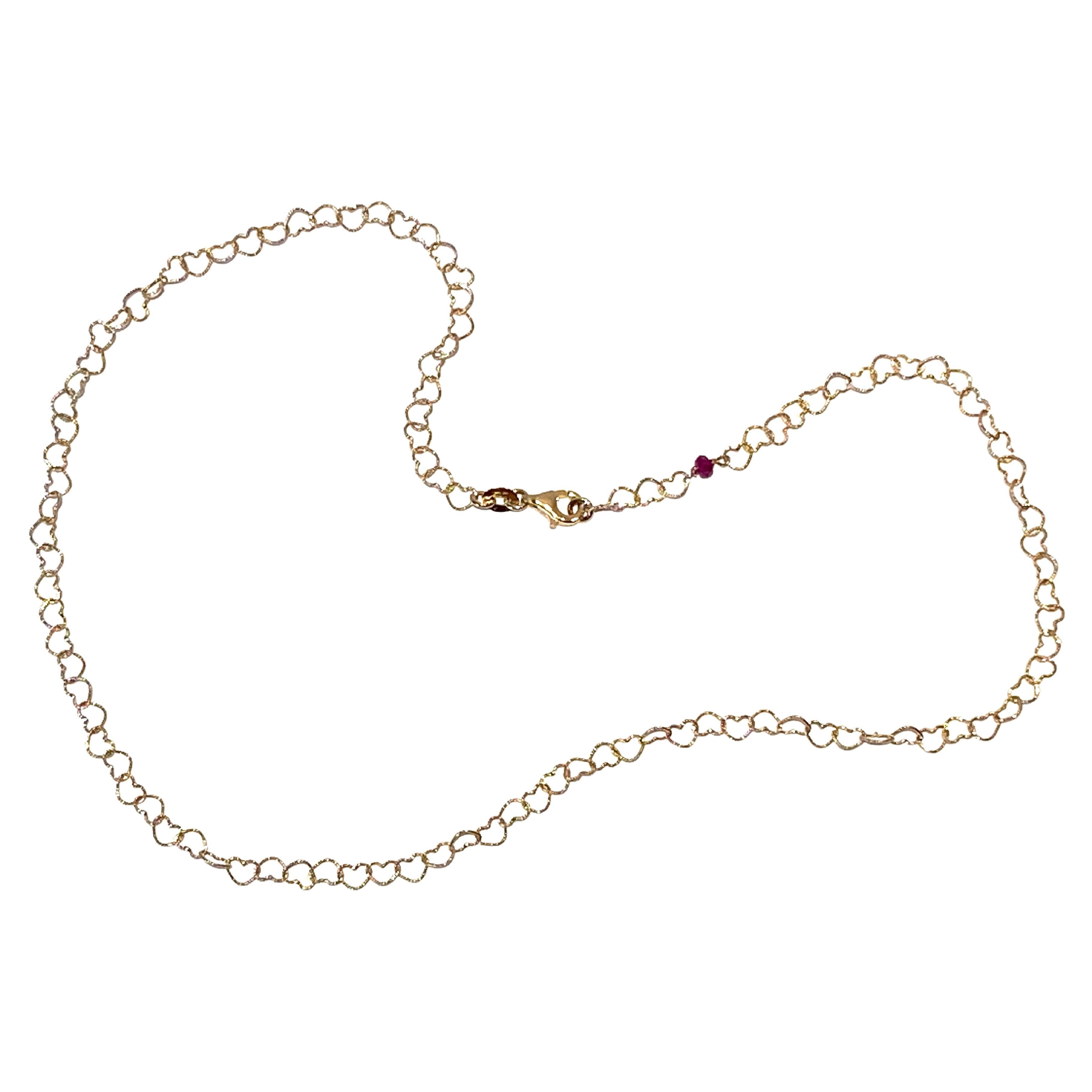 Women's Dainty 18 Karat Yellow Gold Red Ruby Slightly Hammered Little Hearts Necklace For Sale