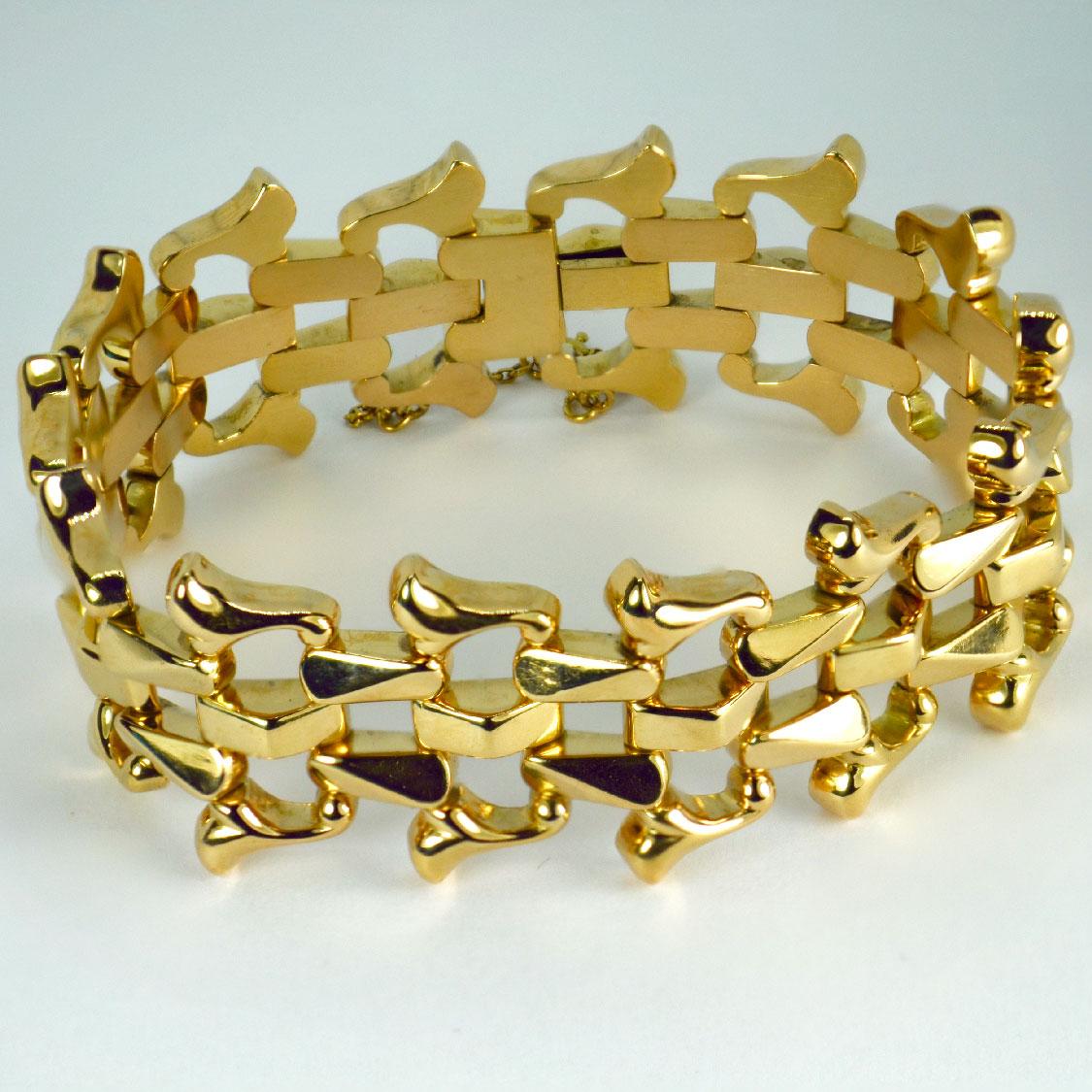 Women's 18 Karat Yellow Gold Retro Link Bracelet For Sale